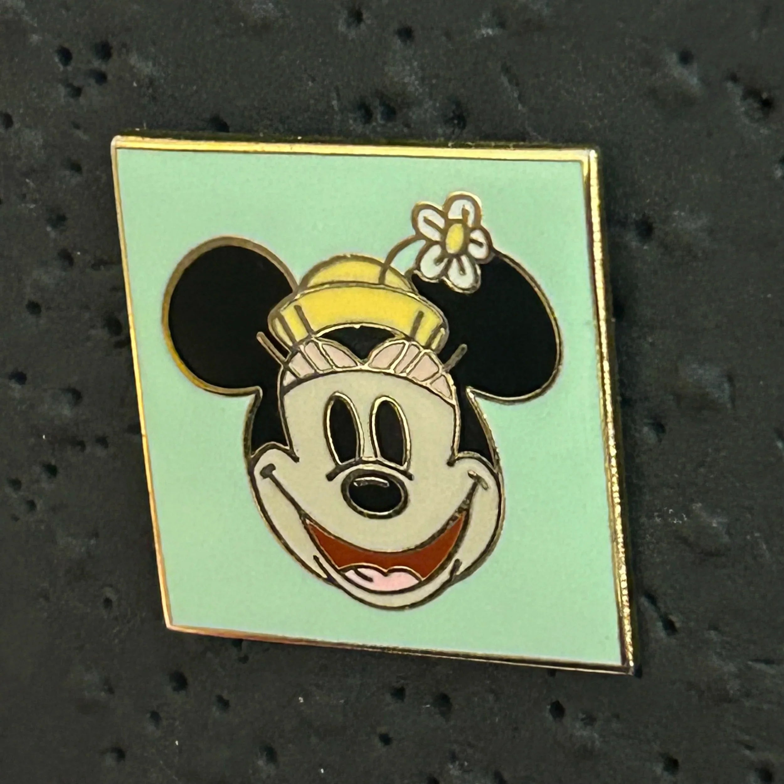 Minnie Mouse - Face and Hat - Disney Pin
