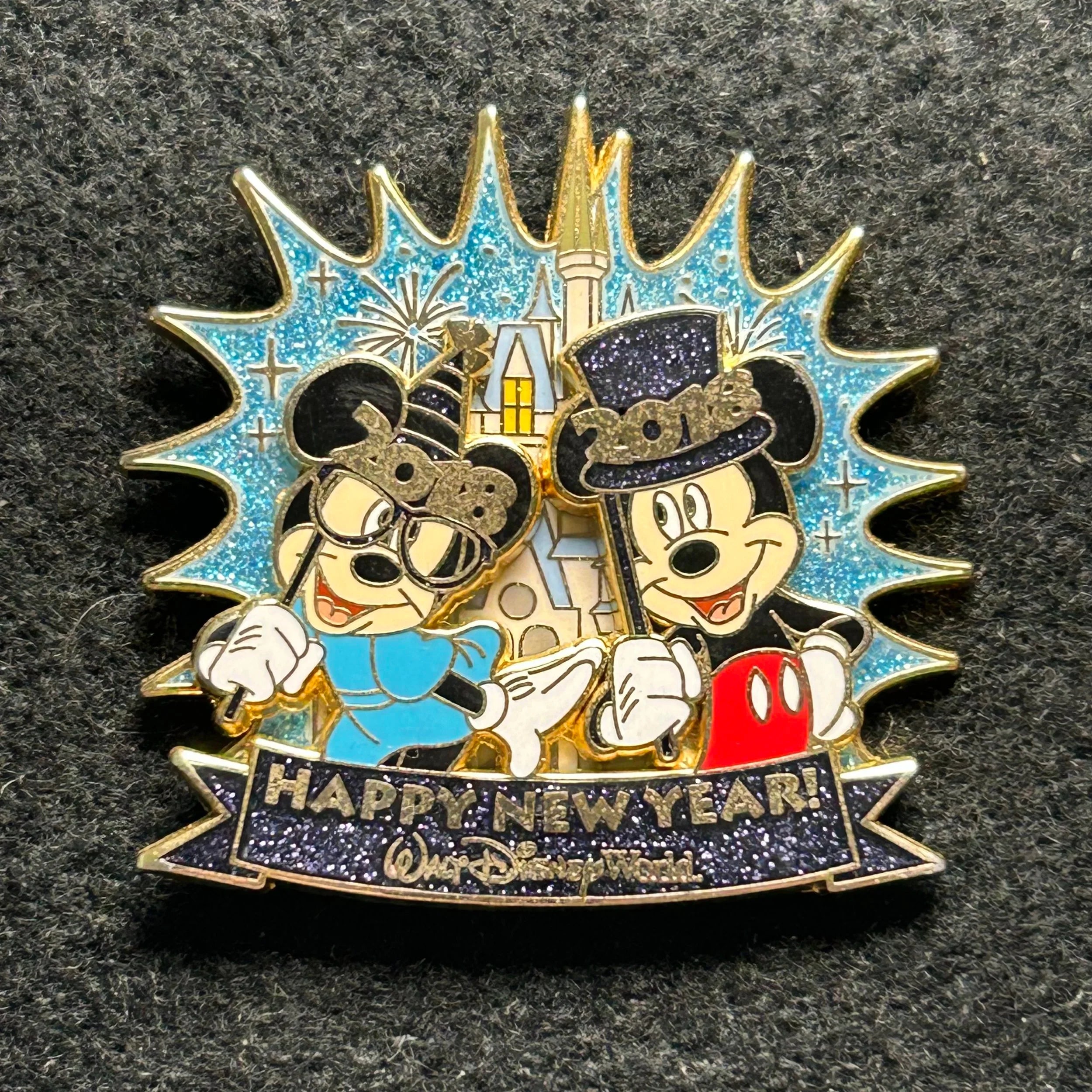 2018 - Mickey and Minnie Mouse - Happy New Year - LE 2,000 - Disney Pin