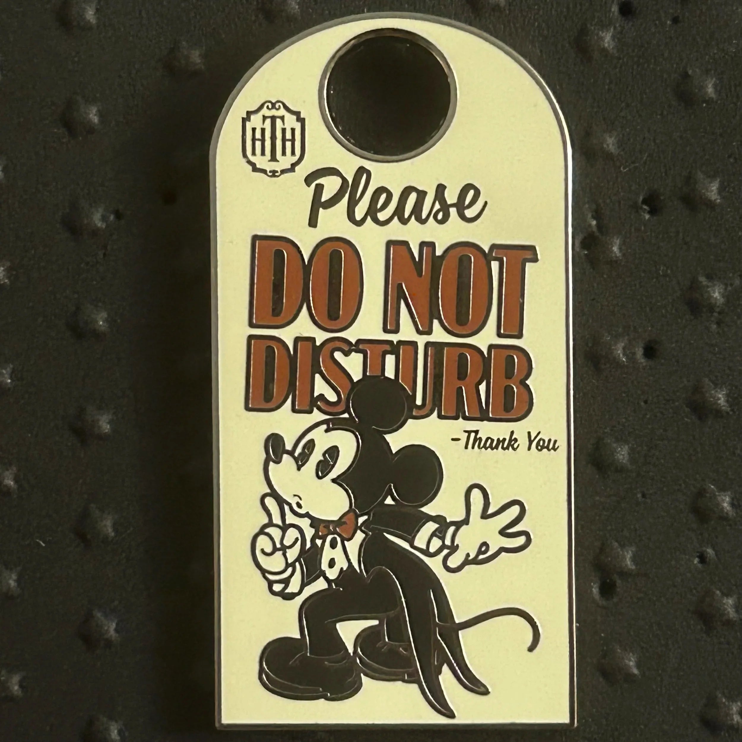 2024 - Mickey Mouse - Hollywood Tower Hotel - DND - Door Hanger - Disney Pin