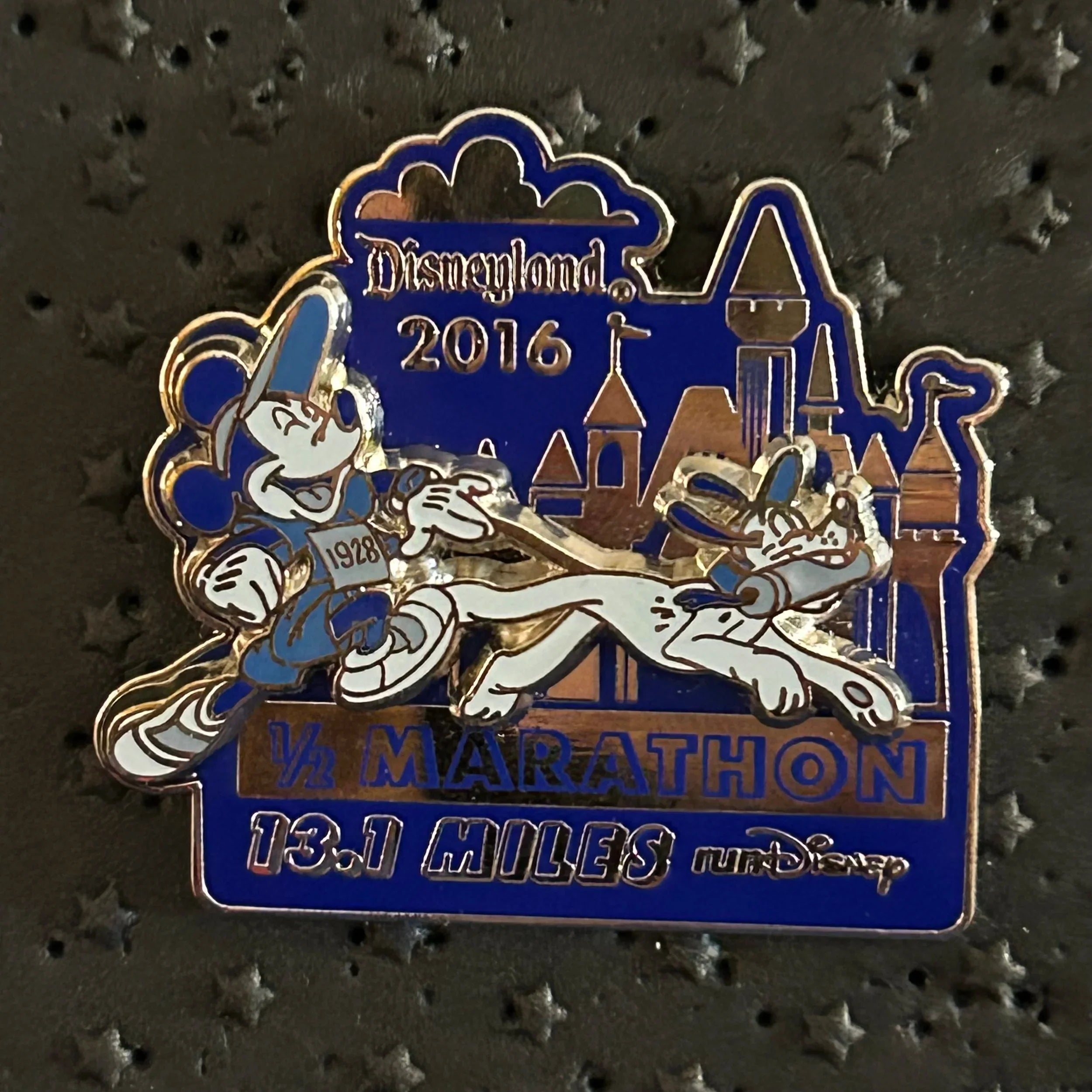 2016 - Pluto and Mickey - DLR - LR - 1/2 Marathon - Disney Pin