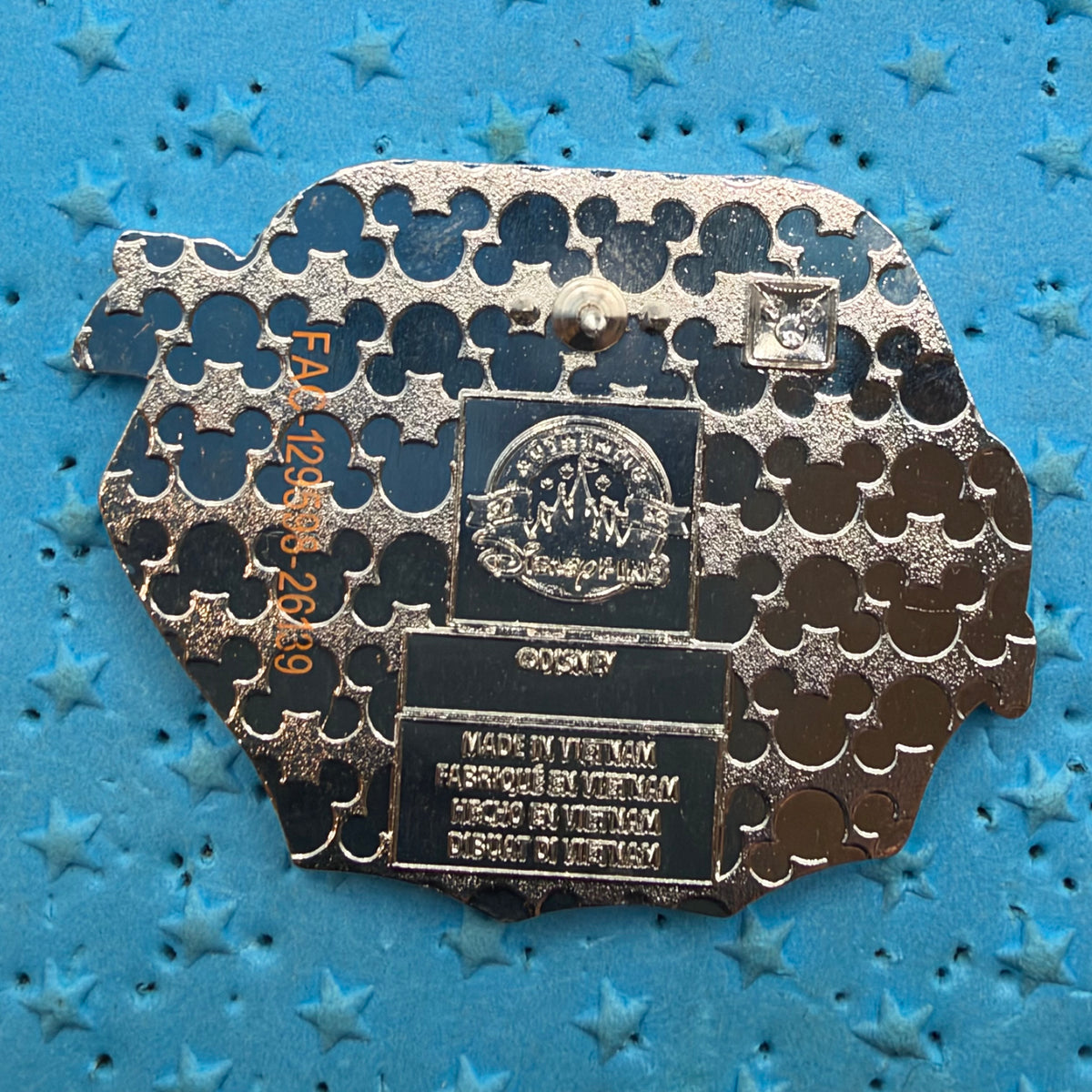 2026 - Max and Goofy Looking  at Map - Goofy Movie - Disney Pin