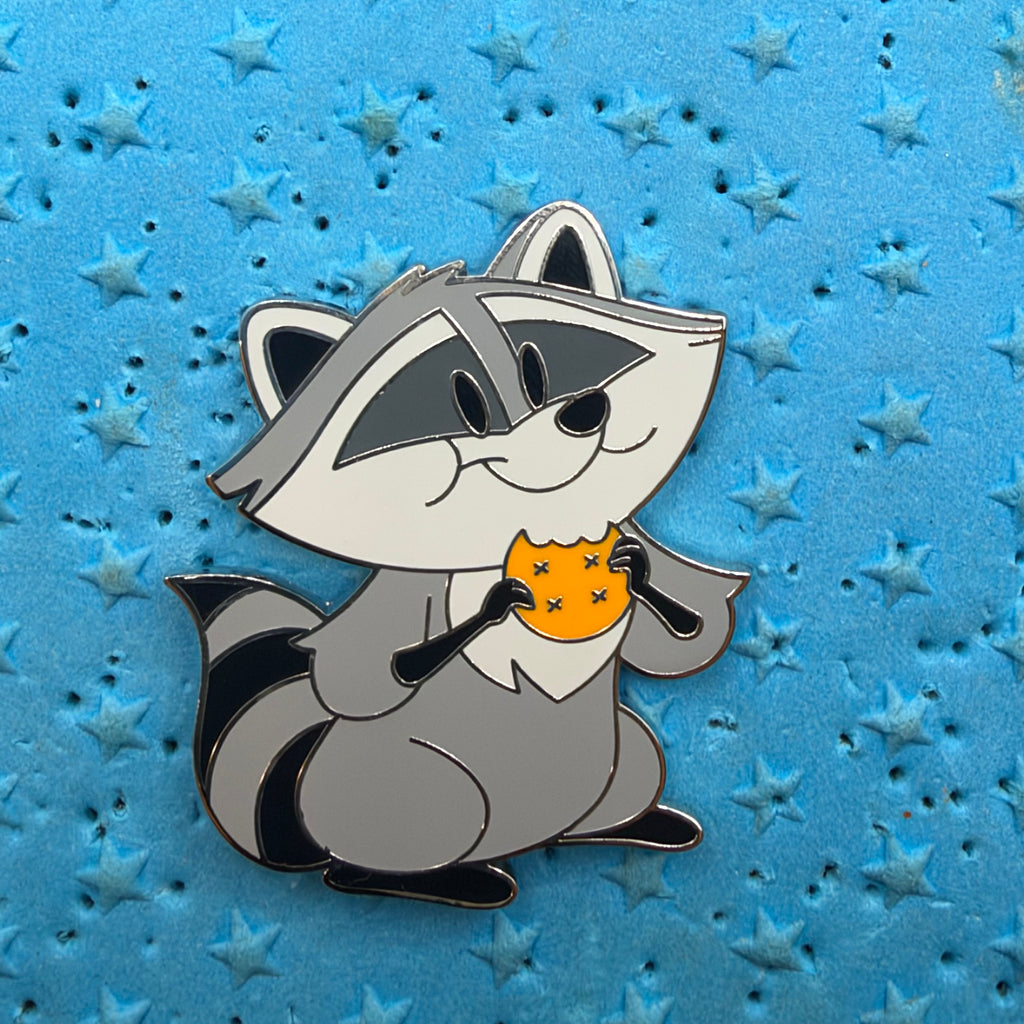 2026 - Meeko Chewing Cookie - Pocahontas - Disney Pin