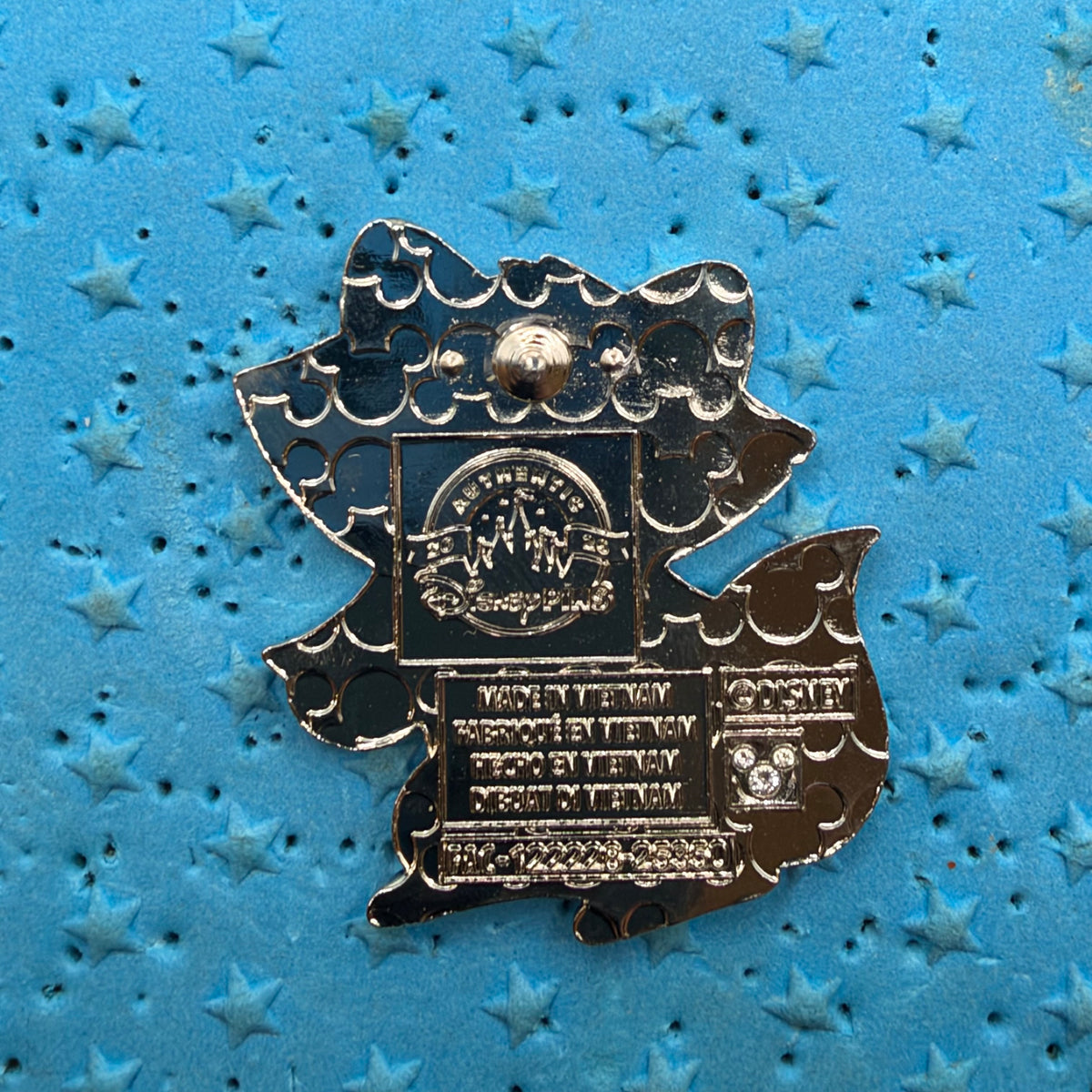 2026 - Meeko Chewing Cookie - Pocahontas - Disney Pin