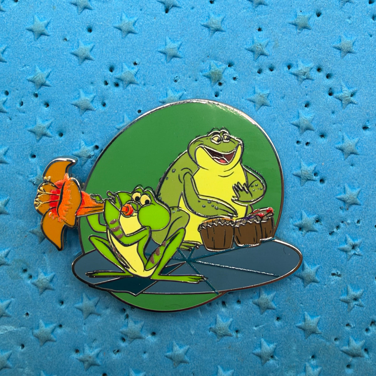 2026 - Frogs playing Flower and Drums - Tianas Bayou Adventure - Princess and the Frog - Disney Pin