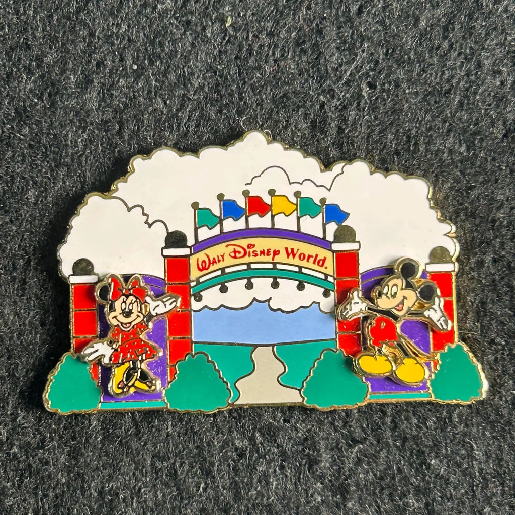 2000 - Mickey and Minnie Mouse - Gate - WDW - LE 5,000 - Artist Signed - Disney Pin