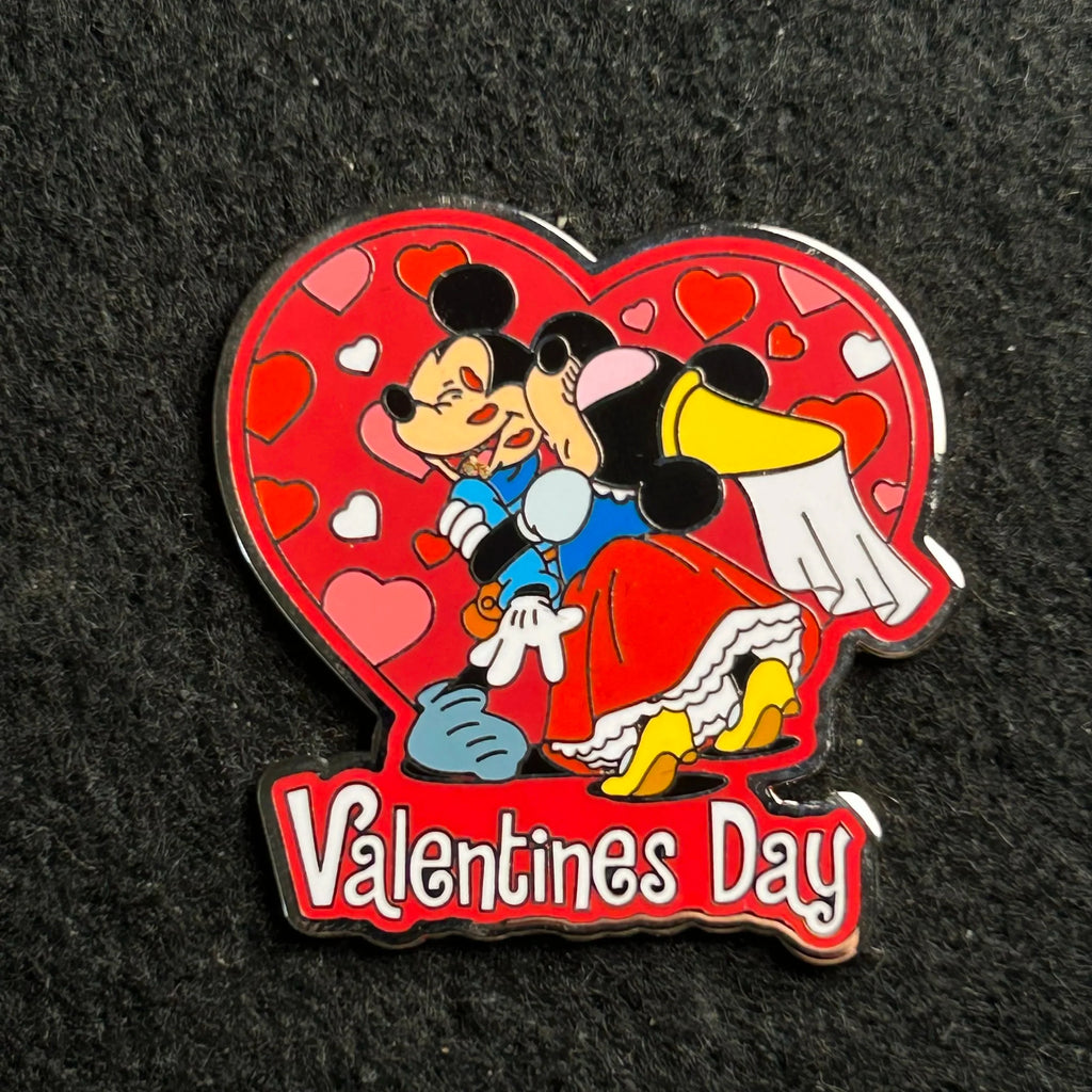 2003 - Mickey and Minnie Mouse - Kissing - Valentines Day - Holiday - Disney Pin