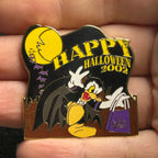 2002 - Count Donald - Happy Halloween - LE 1,500 - Disney Pin
