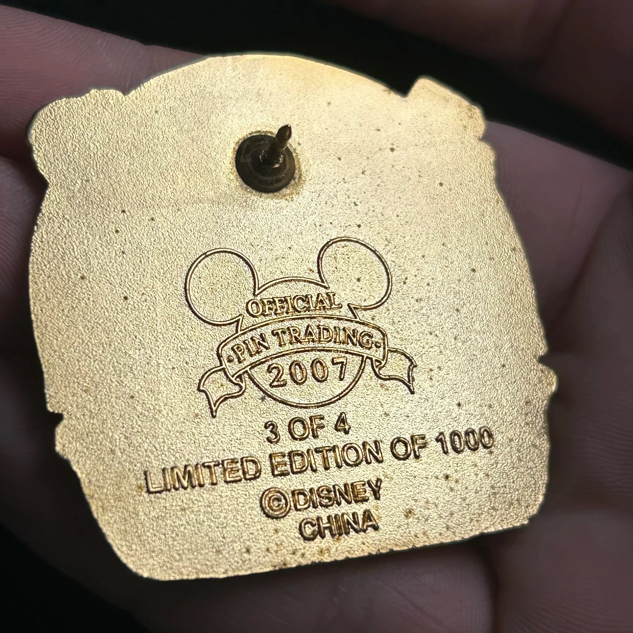 2007 - Chip and Dale Sharing Peanuts - Spring - LE 1,000 - Disney Pin
