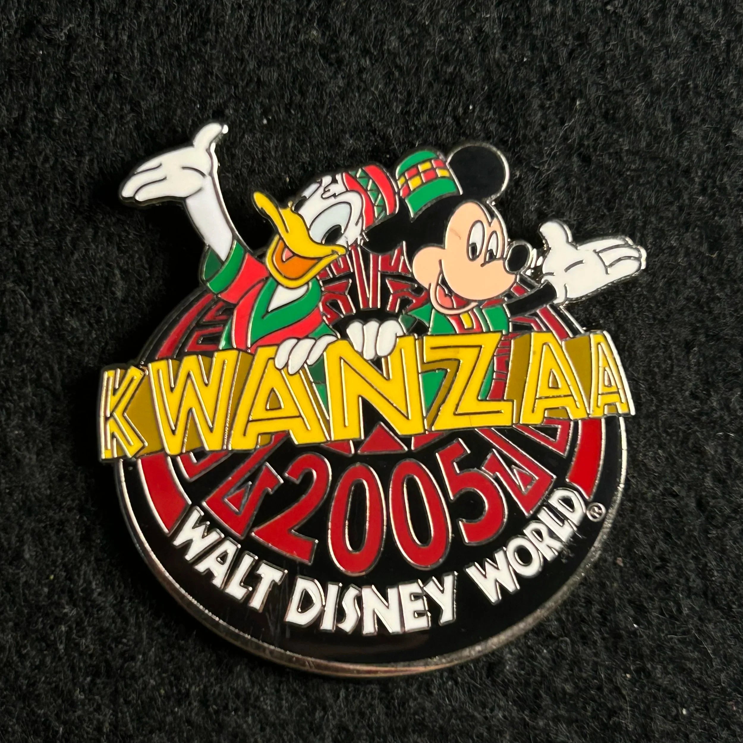 2005 - Mickey and Donald - Kwanzaa - WDW - LE 500 - Disney Pin