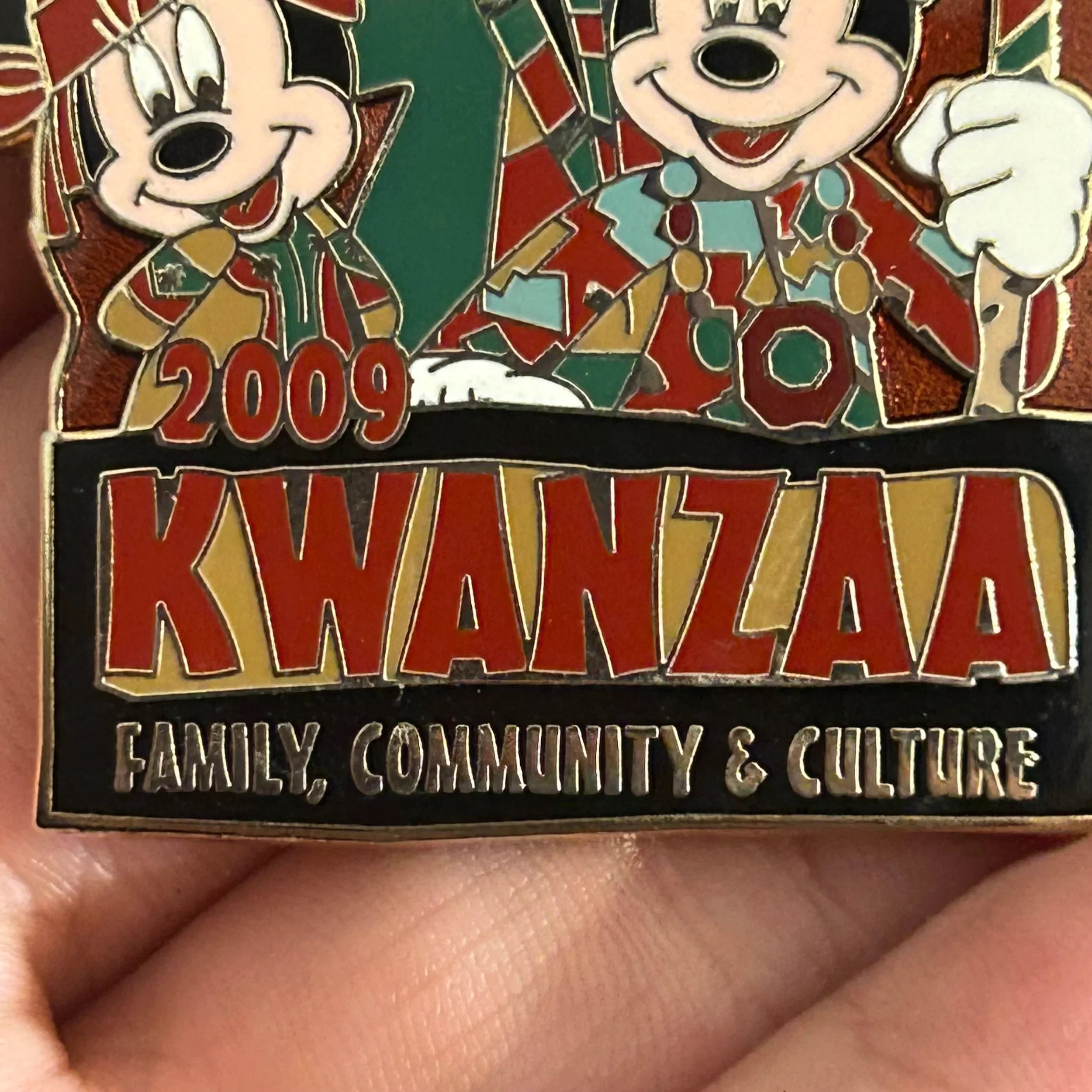 2009 - Mickey, Minnie, Goofy - Kwanzaa - LE 500 - Disney Pin