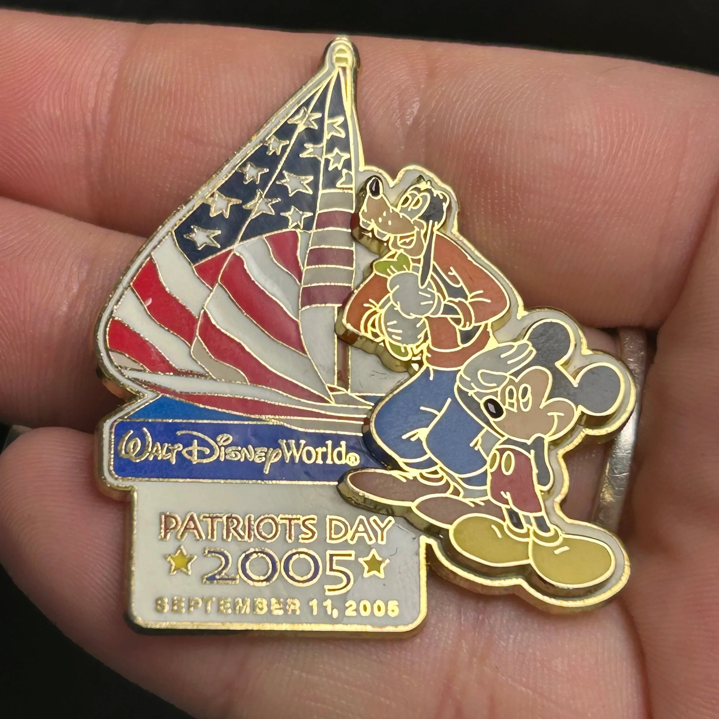 2005 - Mickey and Goofy - Patriots Day - USA Flag - WDW - LE 2,500 - Disney Pin