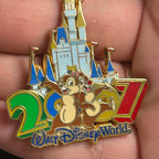 2007 - Chip and Dale - Castle - WDW - Pin on Pin