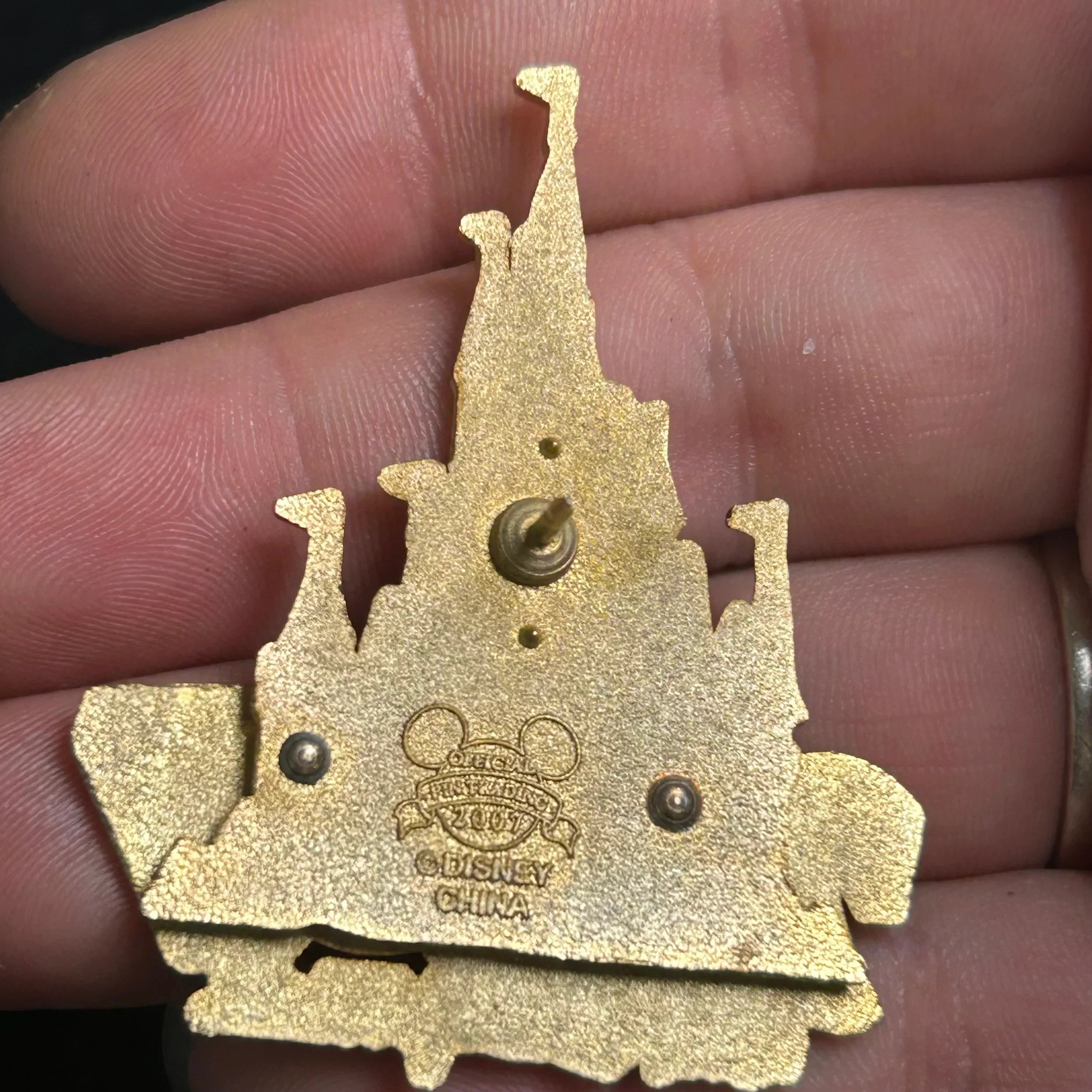 2007 - Chip and Dale - Castle - WDW - Pin on Pin