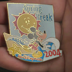 2004 - Mickey Mouse - At The Beach - Spring Break - LE 1,500 - Disney Pin