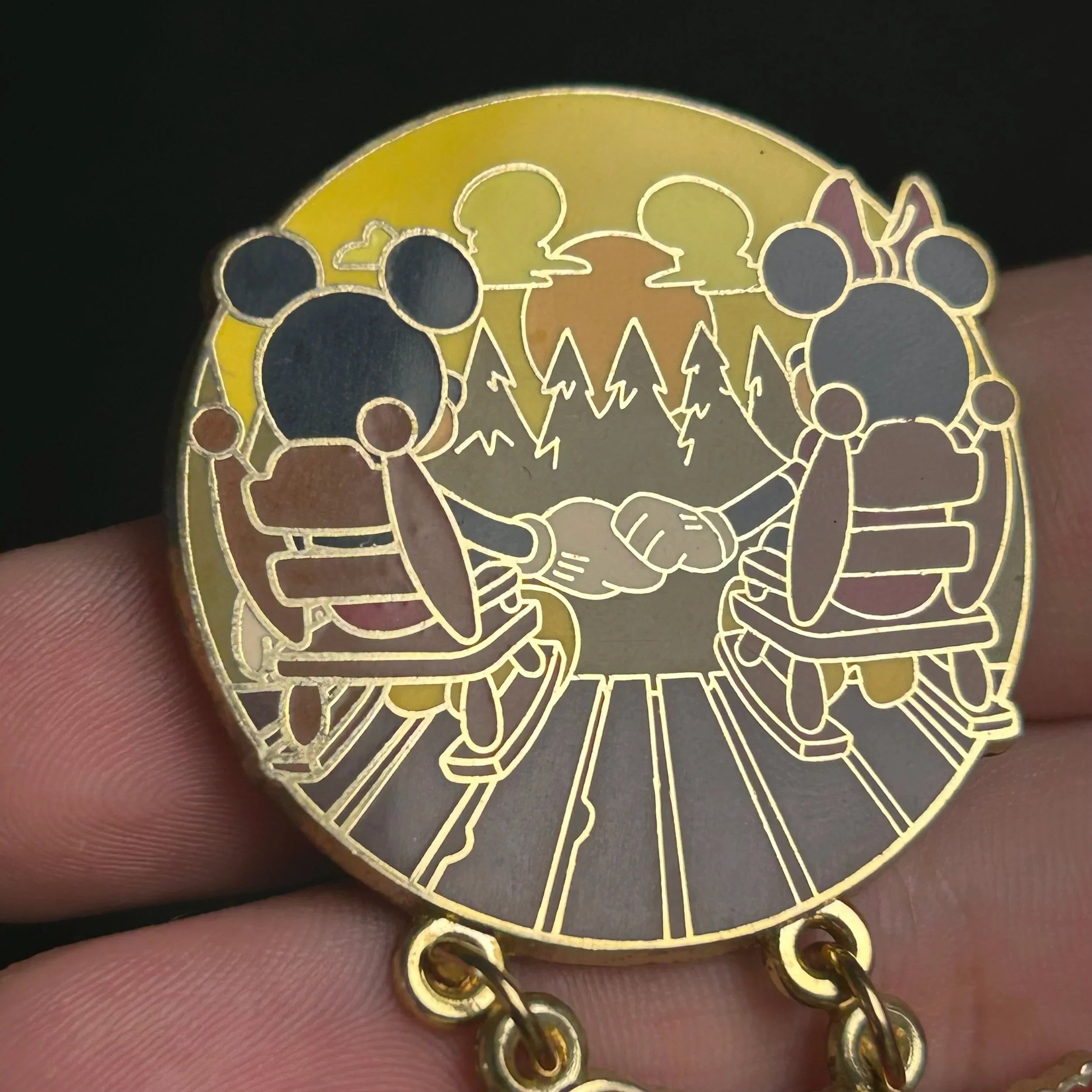 2006 - Mickey and Minnie - In Rocking Chairs - Grandparent Day - LE 1,500 -  Pin