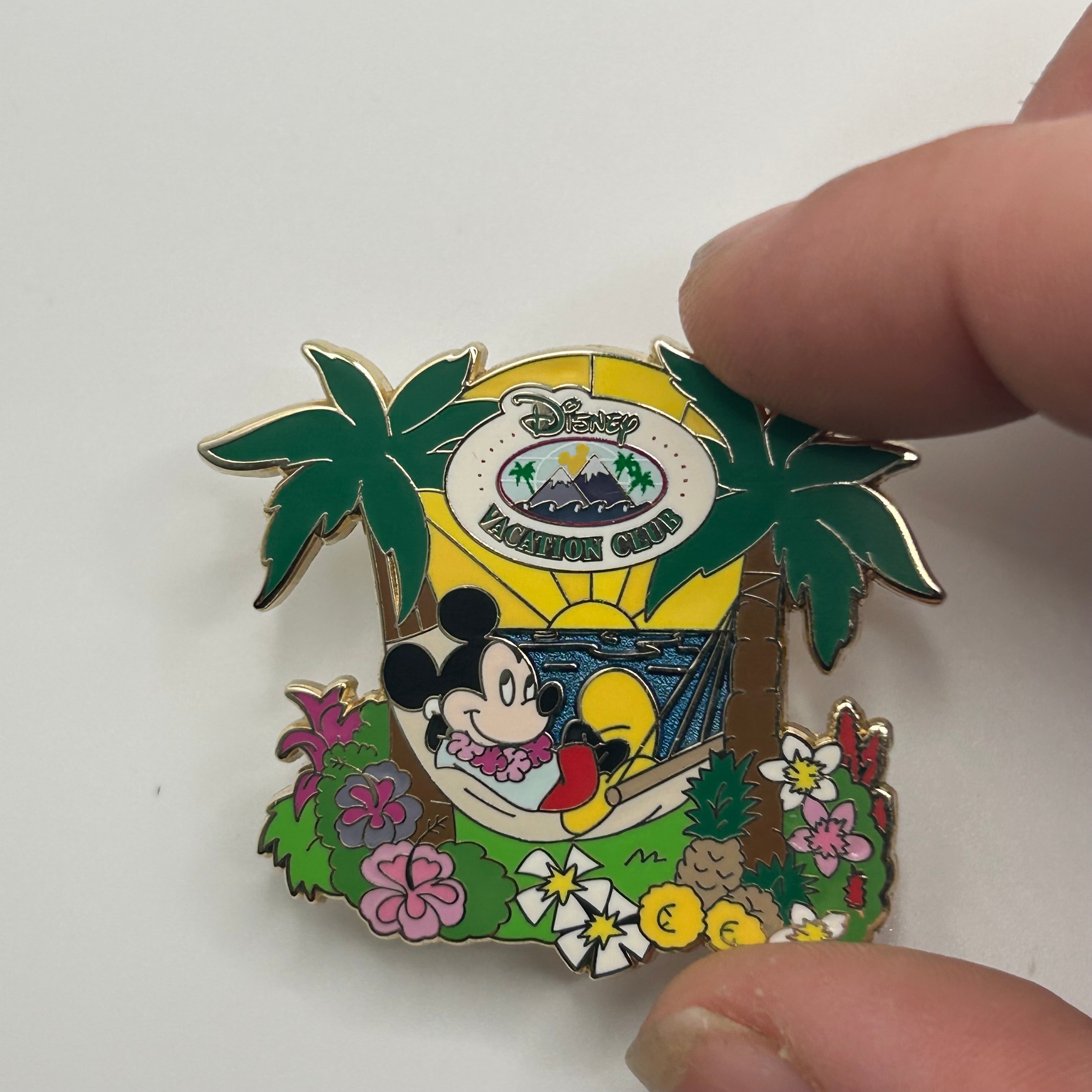 2010 - DVC - Mickey Mouse on Beach - Disney Pin