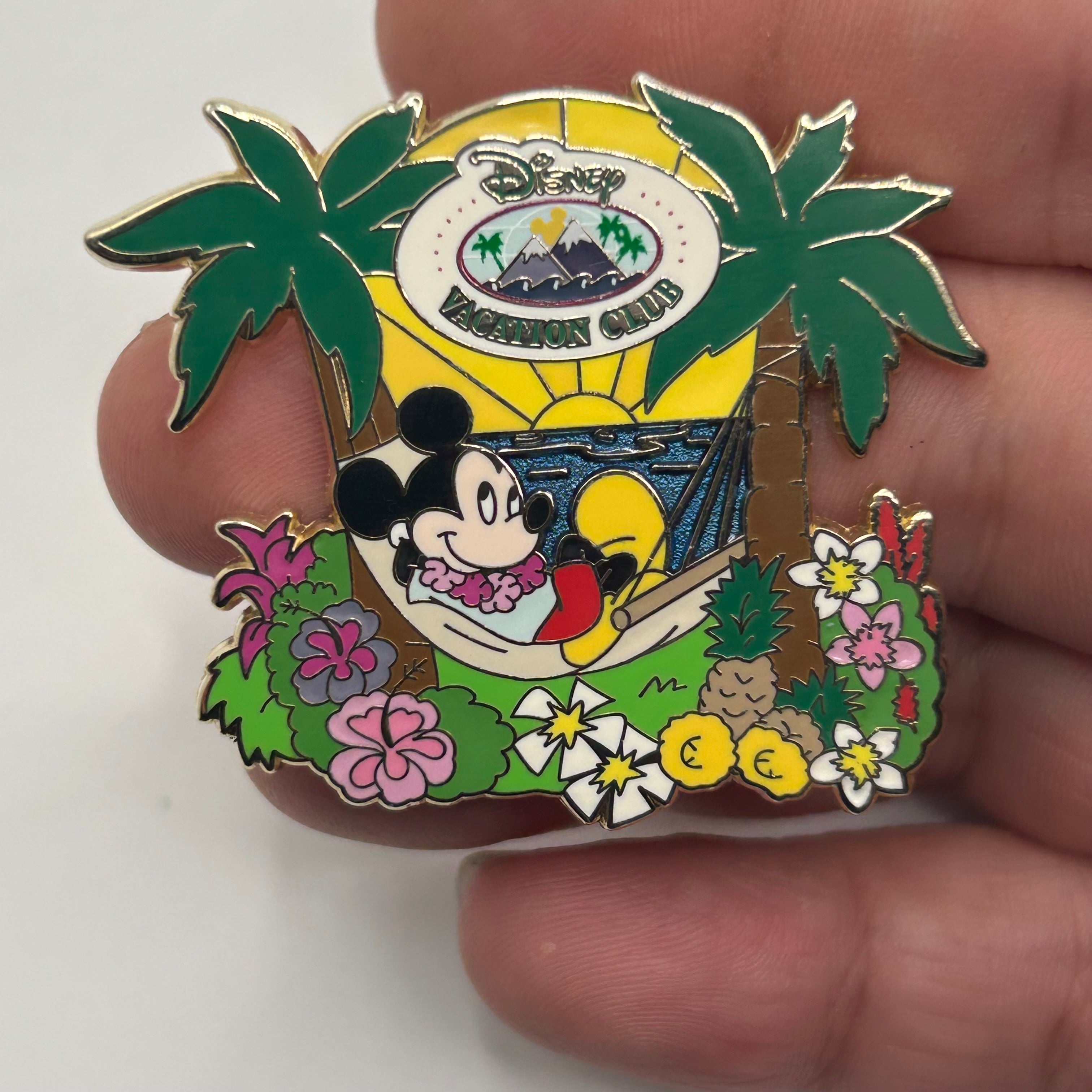 2010 - DVC - Mickey Mouse on Beach - Disney Pin