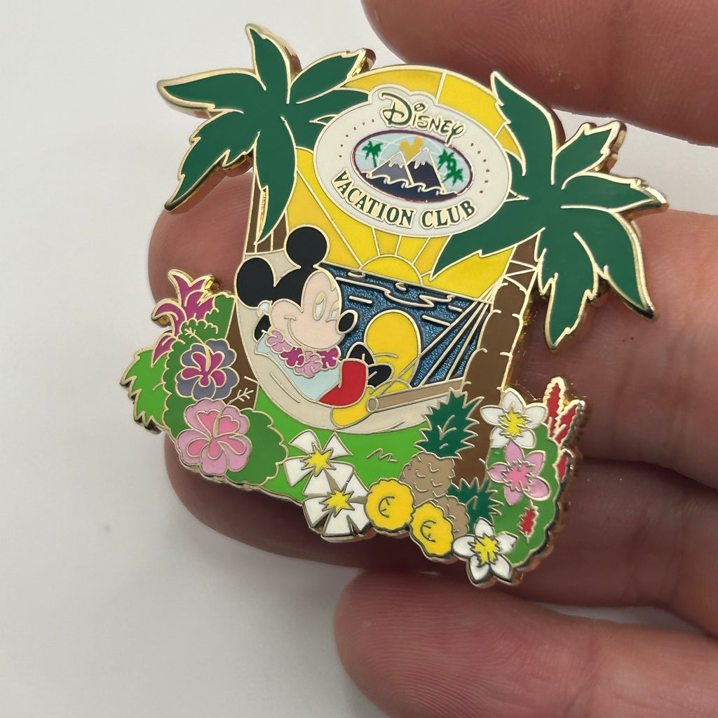 2010 - DVC - Mickey Mouse on Beach - Disney Pin
