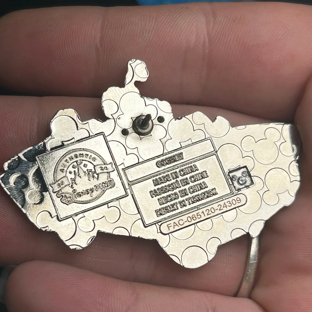 2024 - Mickey and Minnie Driving In Car - Shorts Style - Disney Pin