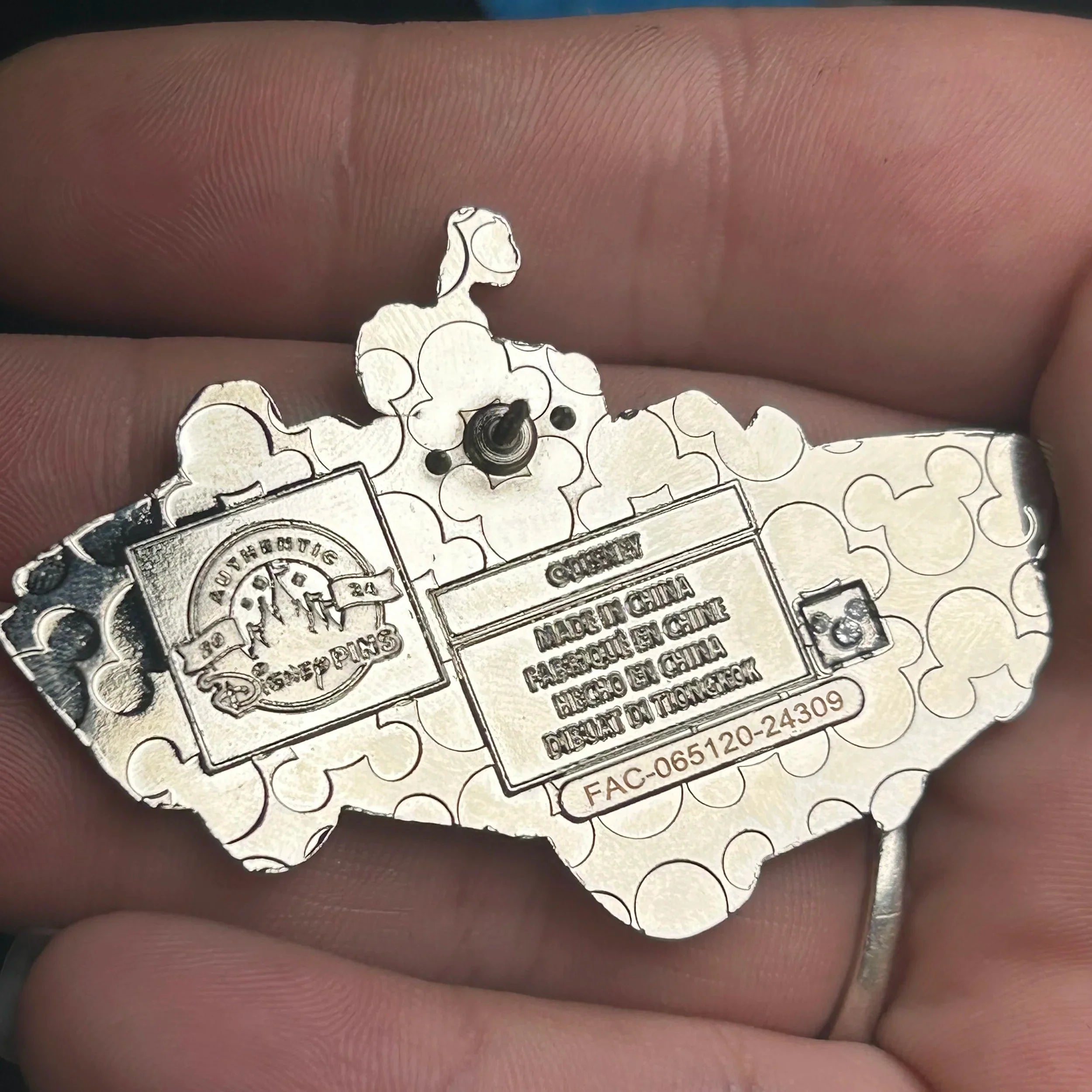 2024 - Mickey and Minnie Driving In Car - Shorts Style - Disney Pin