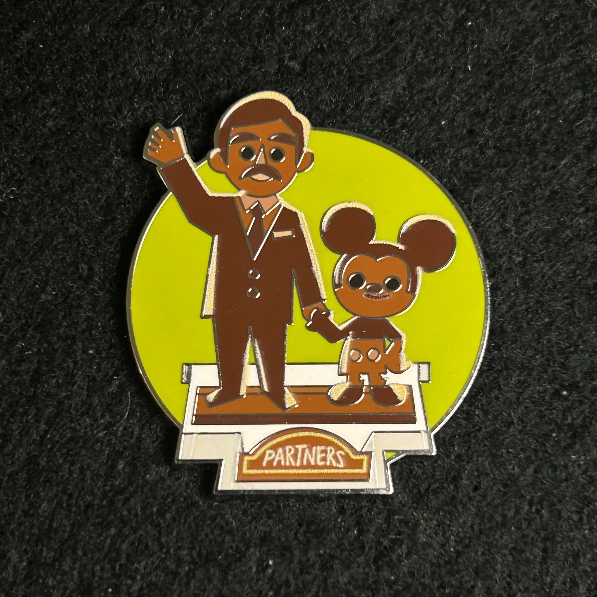 2023 - Walt and Mickey Mouse - Partners Statue - Mystery Pin
