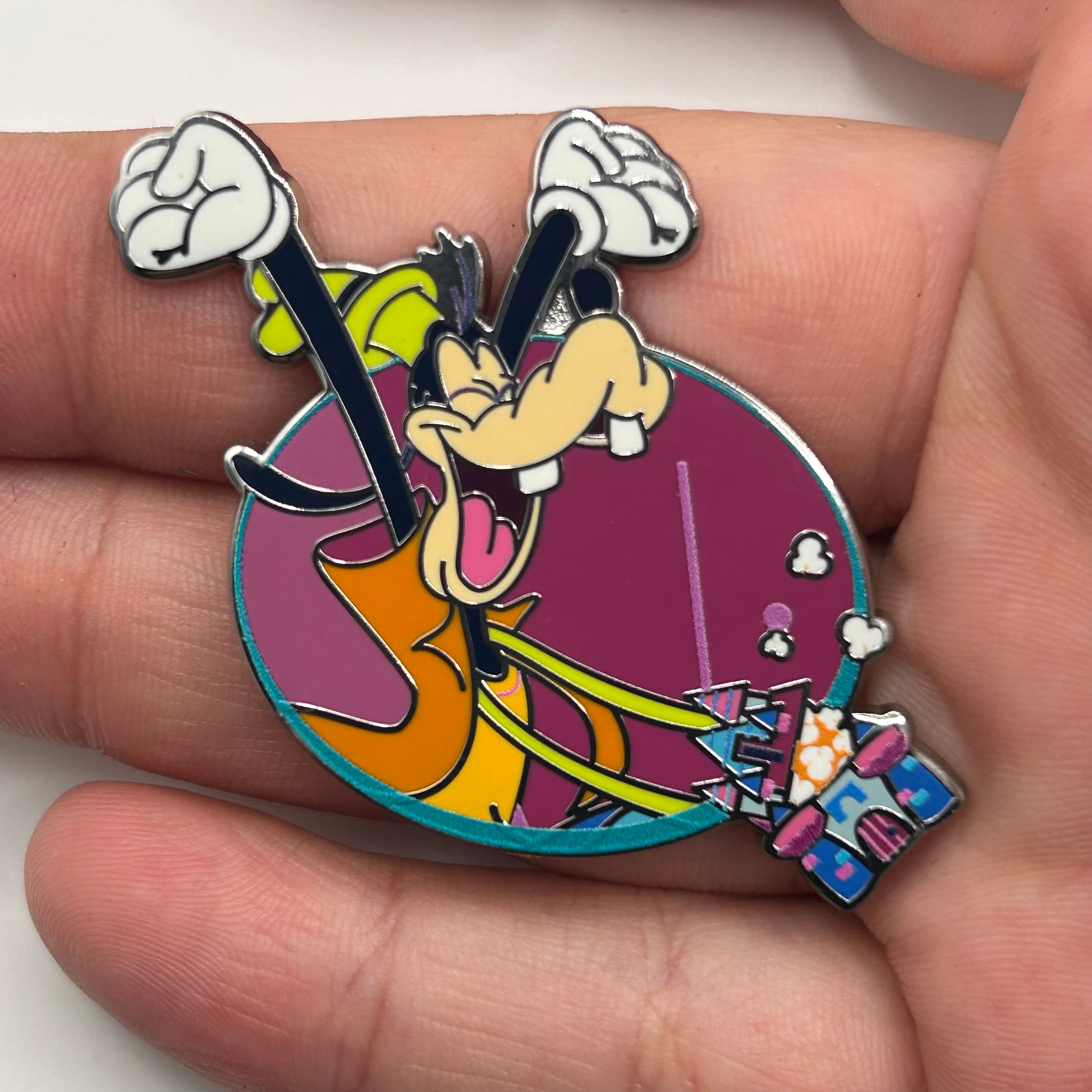 2025  - Goofy Celebrating - Mystery Series - Disney Pin