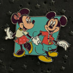 2024 - Mickey and Minnie - Holding Hands - Play in the Parks - Disney Pin