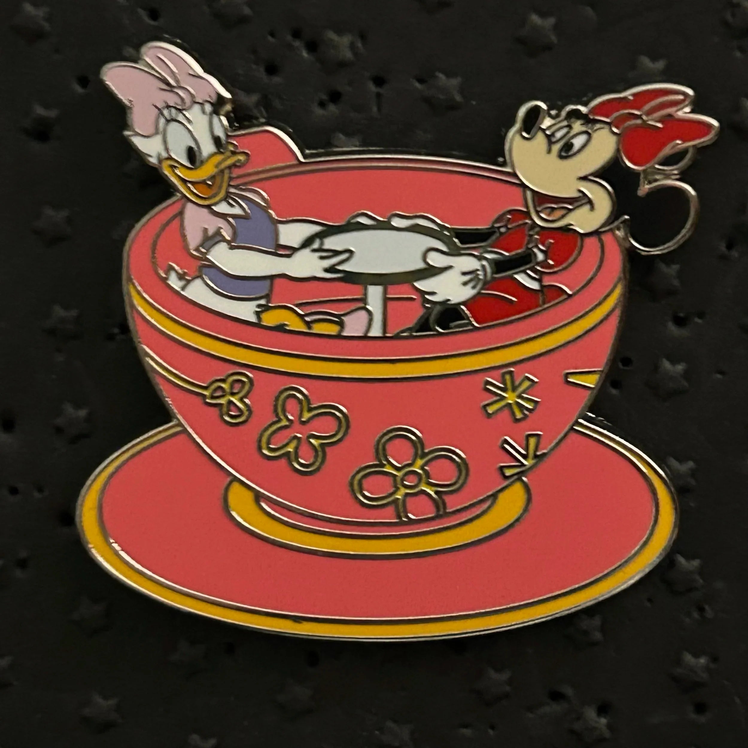 2024 - Minnie Mouse and Daisy Duck - Riding Tea Cups - Disney Pin