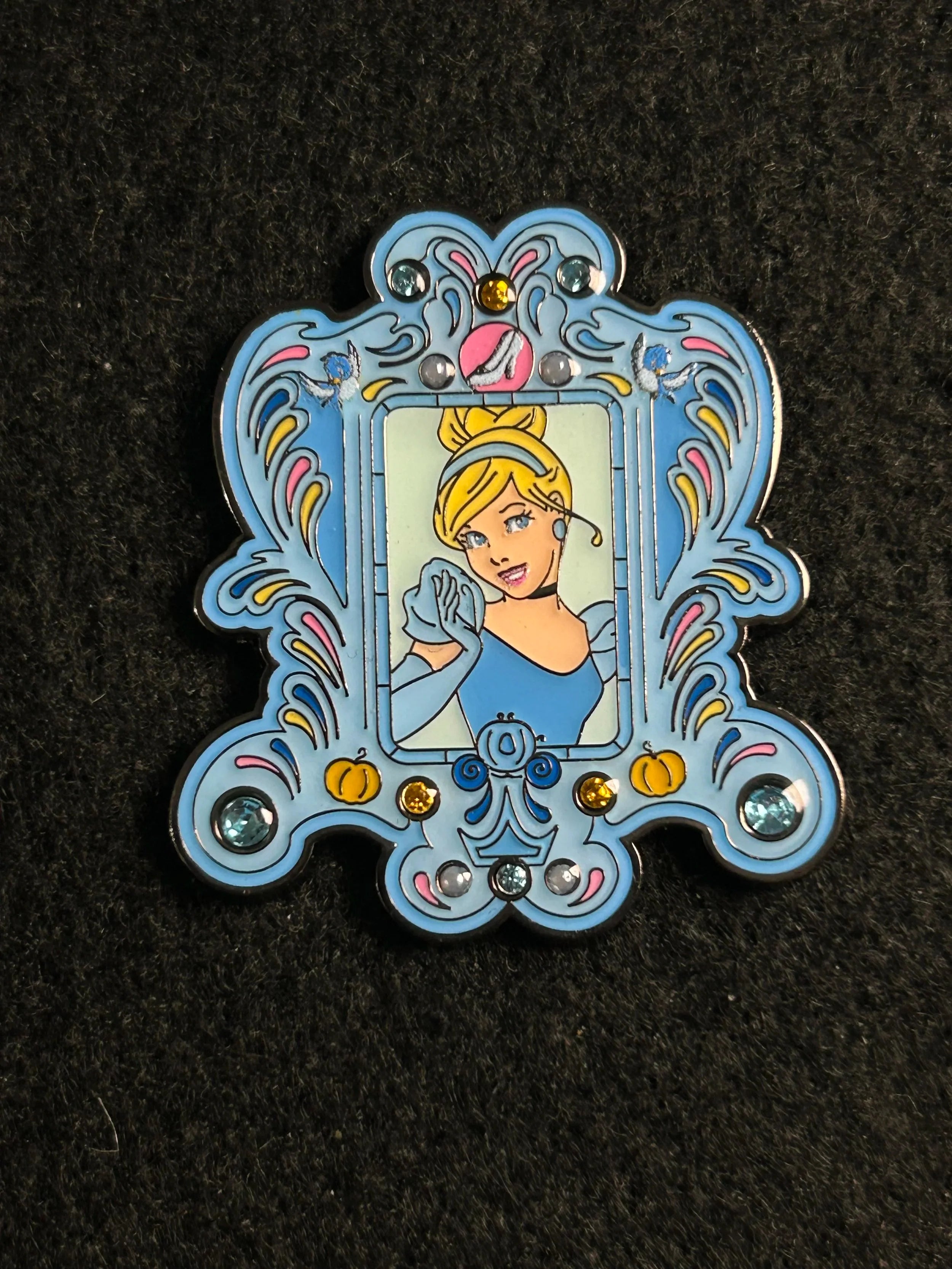Loungefly - Cinderella - Portrait with Gemstones - Disney Pin