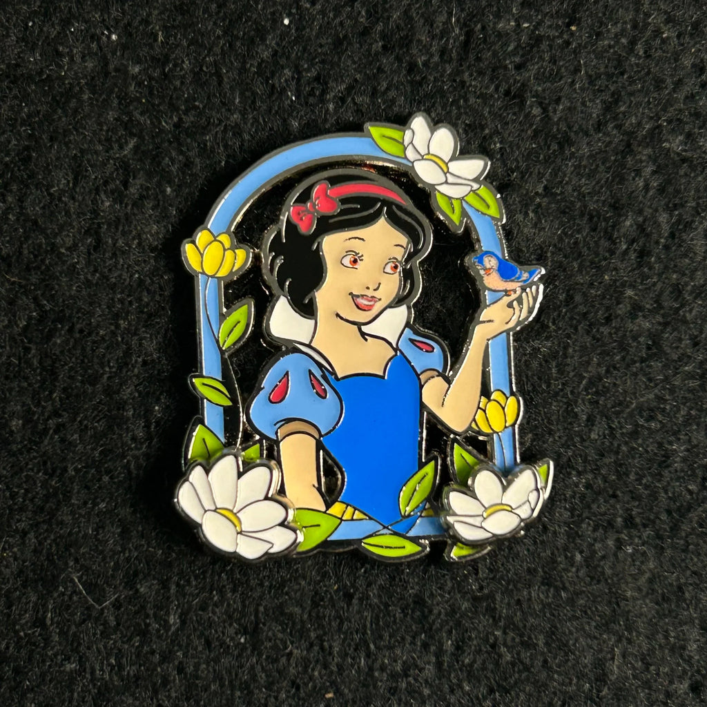 Loungefly - Snow White - Windowsill - With Bird - Disney Pin