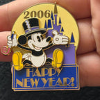 2006 - Mickey Mouse - Happy New Years - Castle - LE 2,000 - Disney Pin