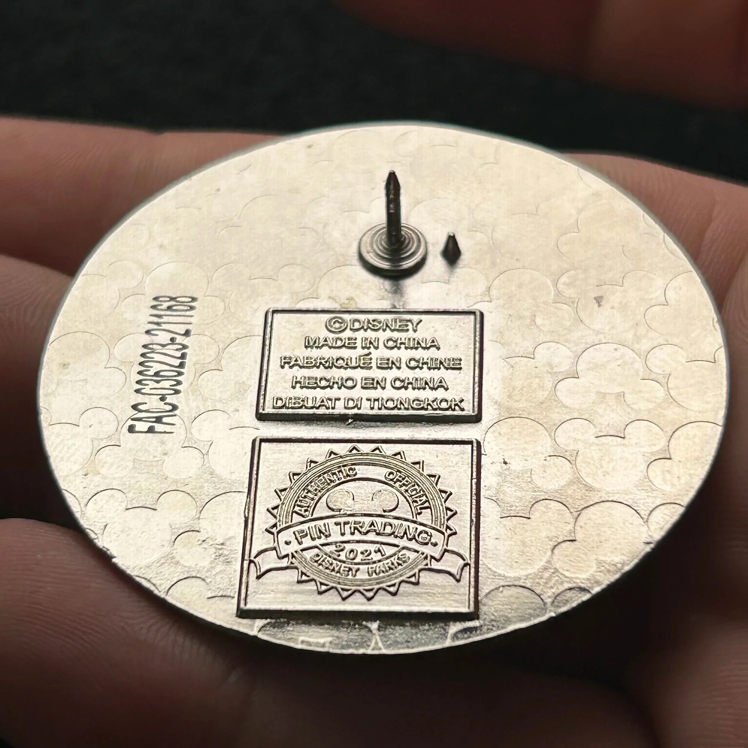 2021 - Mickey and Minnie - Riding Ski Lift - Disney Pin