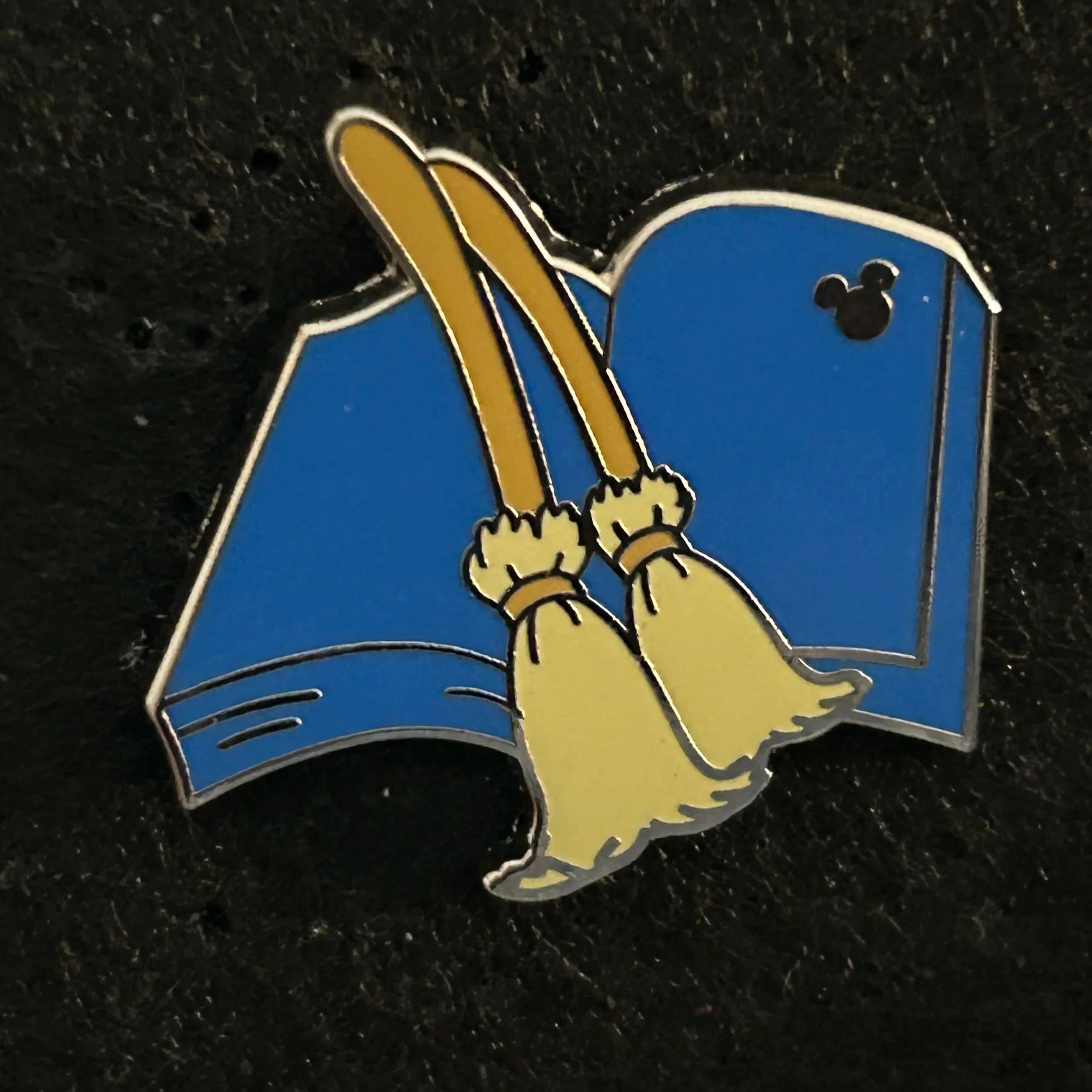 2020 - Broomsticks - Fantasia - Hidden Disney Series - Chaser - Disney Pin