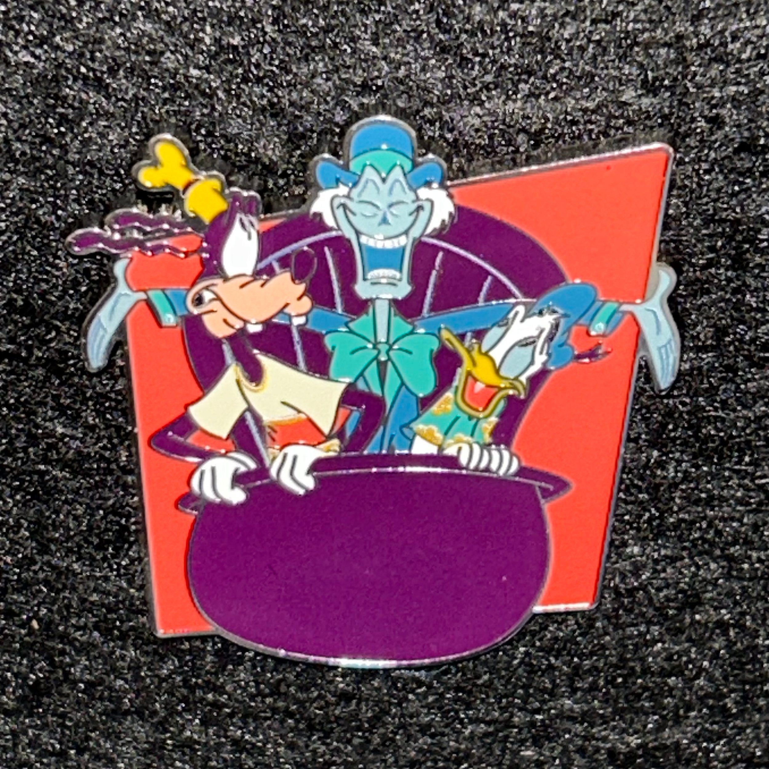 2024 - Goofy - Donald, Hatbox Ghost - Play in the Park - Mystery Pin