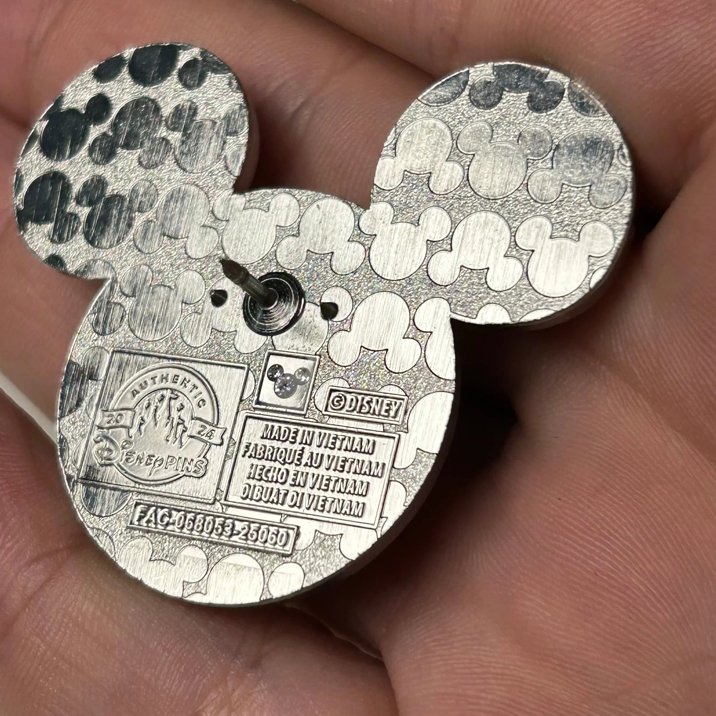 2024 - Pride Mickey - Disney Pin