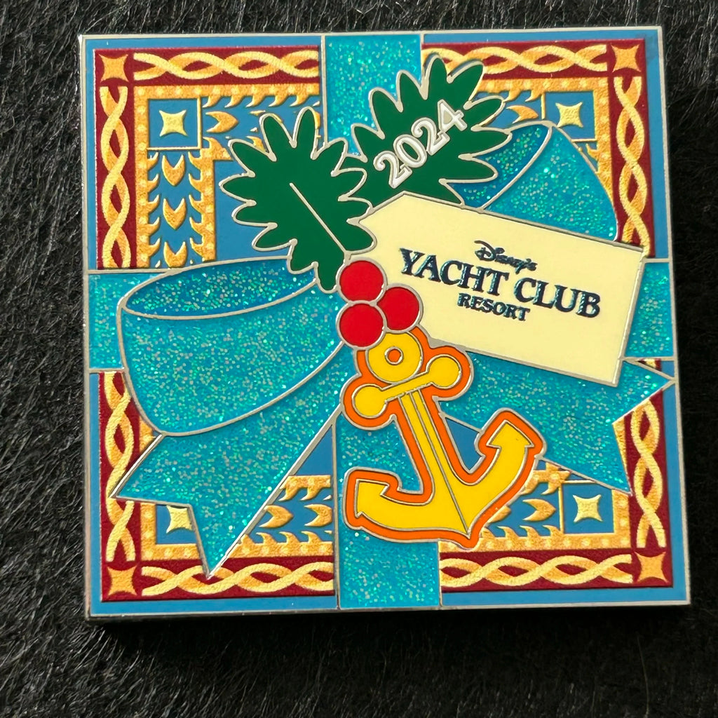2024 - Dory - Yacht and Beach - Christmas Present - Hinge - LE 2,500 - Disney Pin