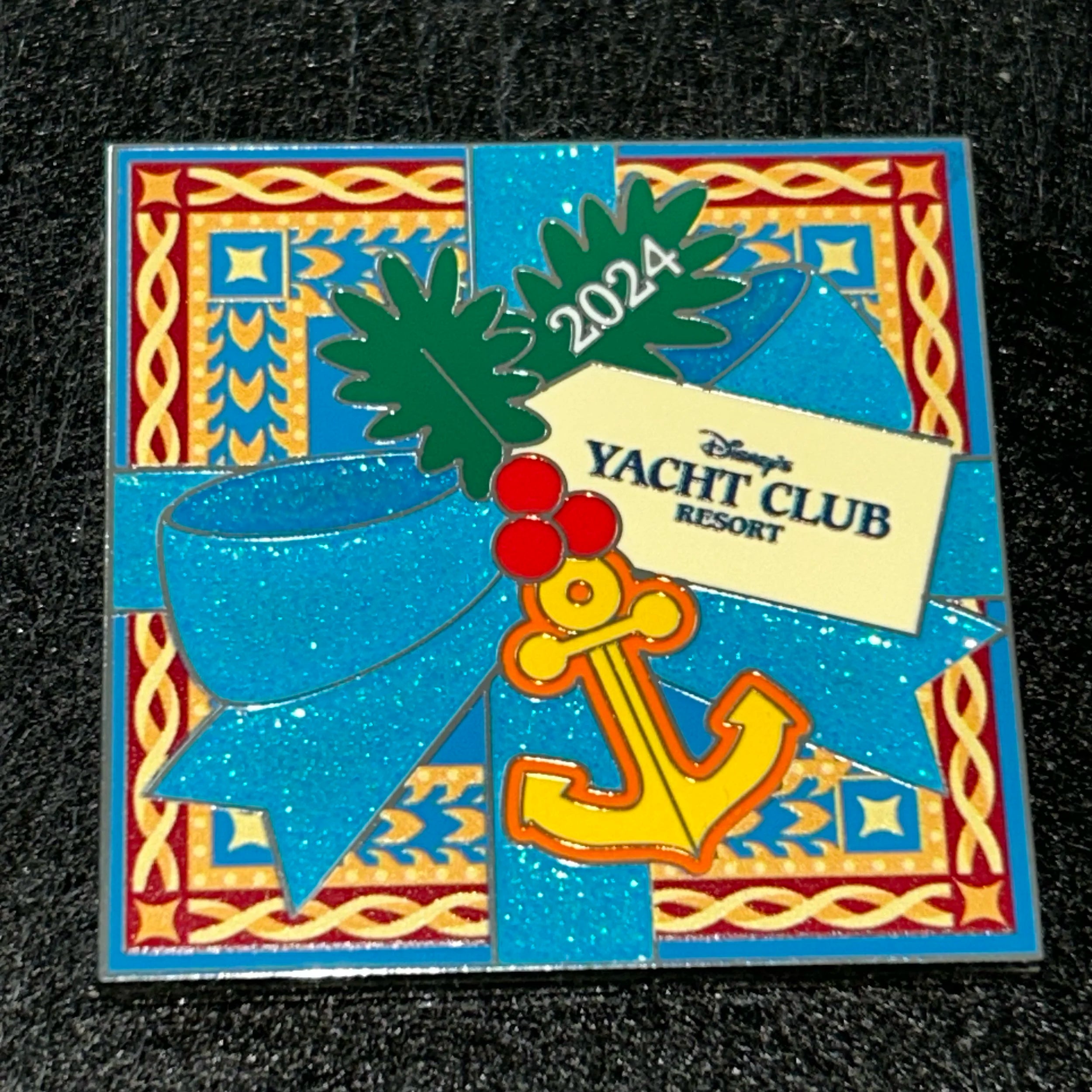 2024 - Dory - Yacht and Beach - Christmas Present - Hinge - LE 2,500 - Disney Pin