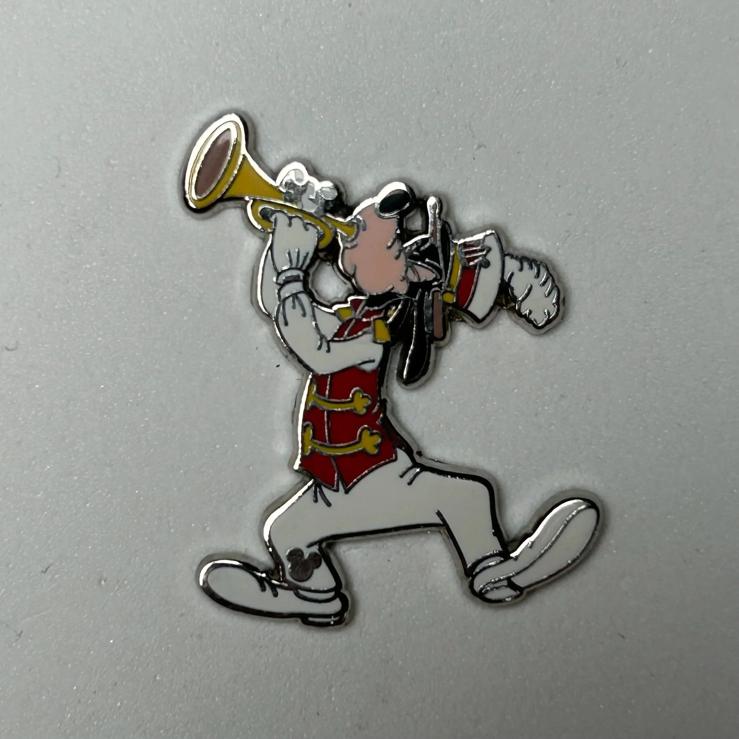 2010 - Goofy - Scoop and Friends - Hidden Mickey - Completer - Disney Pin