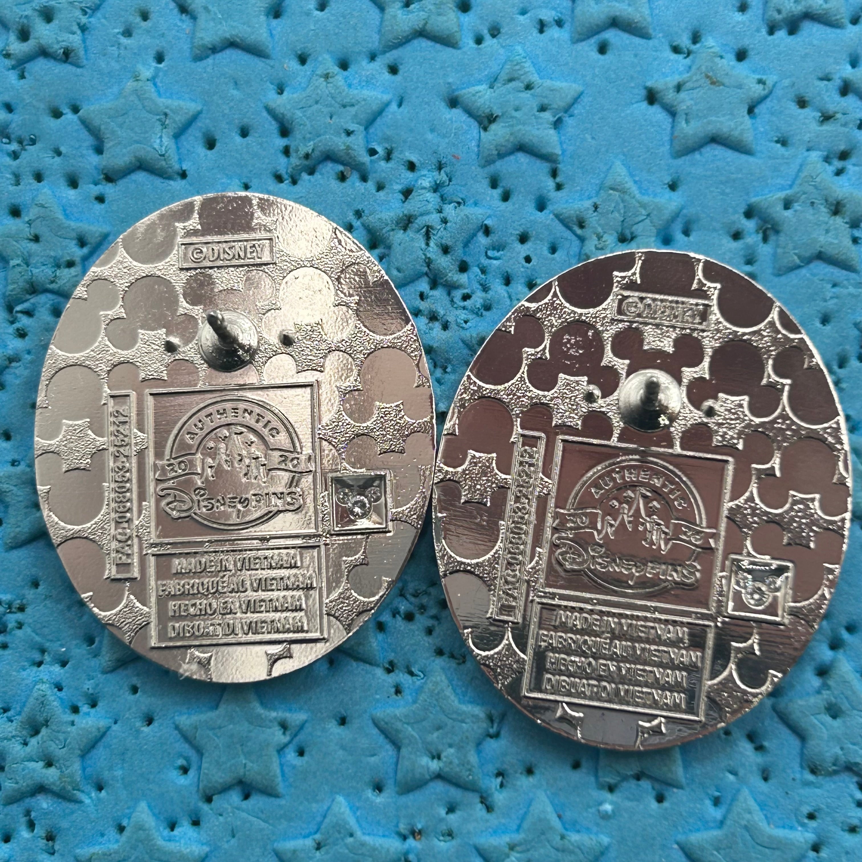 (2 Pin Set) 2026 - Mr Mickey and Mrs Minnie - Disney Pin