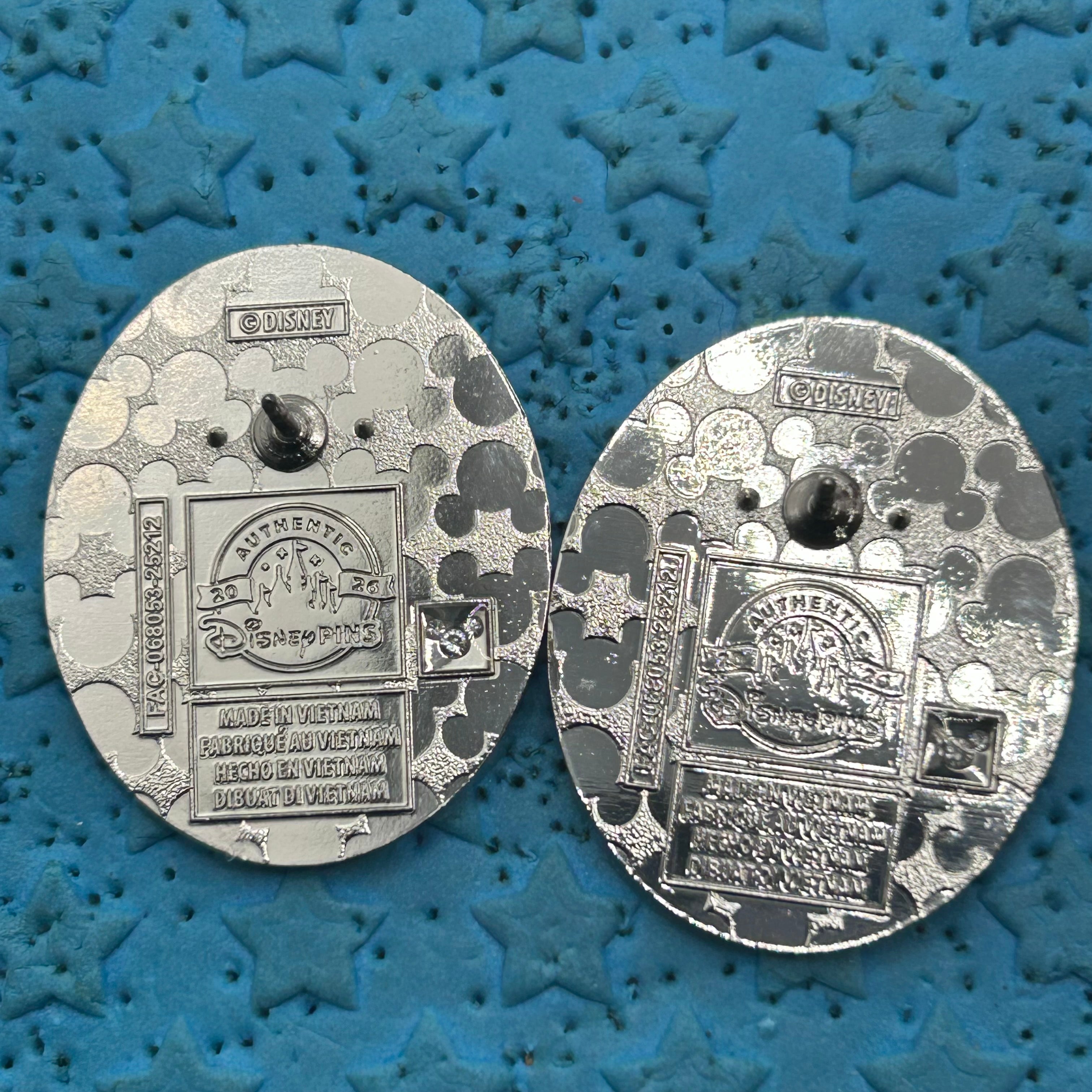 (2 Pin Set) 2026 - Mr Mickey and Mrs Minnie - Disney Pin