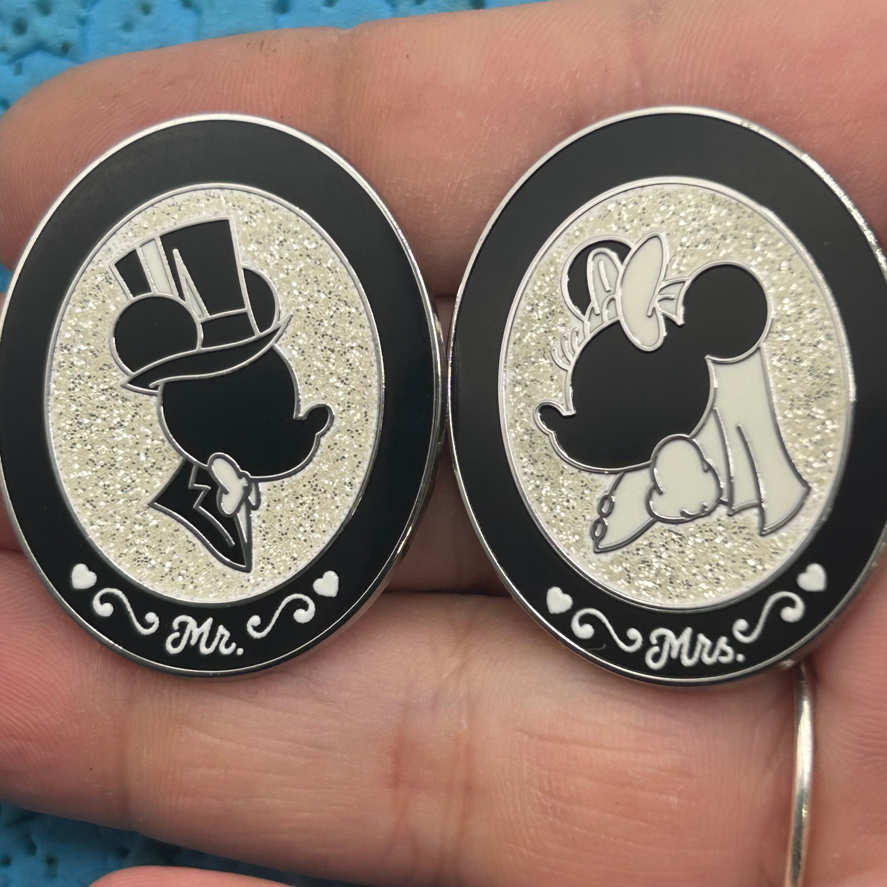 (2 Pin Set) 2026 - Mr Mickey and Mrs Minnie - Disney Pin