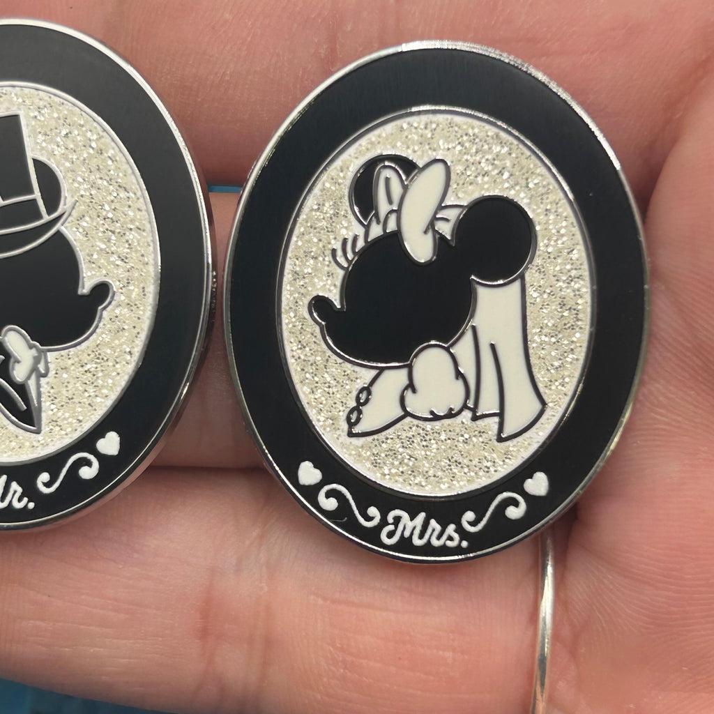 (2 Pin Set) 2026 - Mr Mickey and Mrs Minnie - Disney Pin