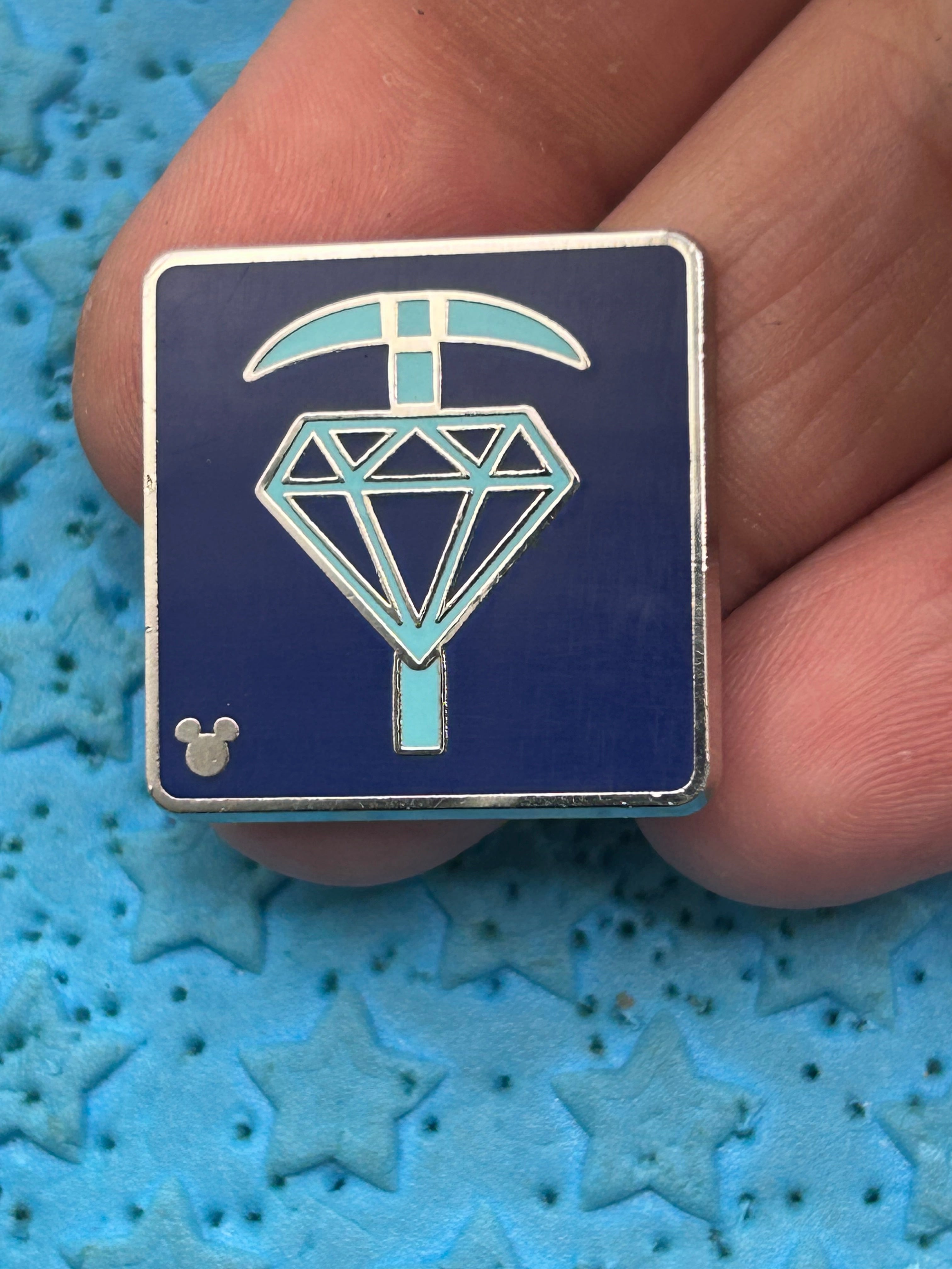 2016 - Pickaxe and Diamond - Hidden Mickey - Disney Pin