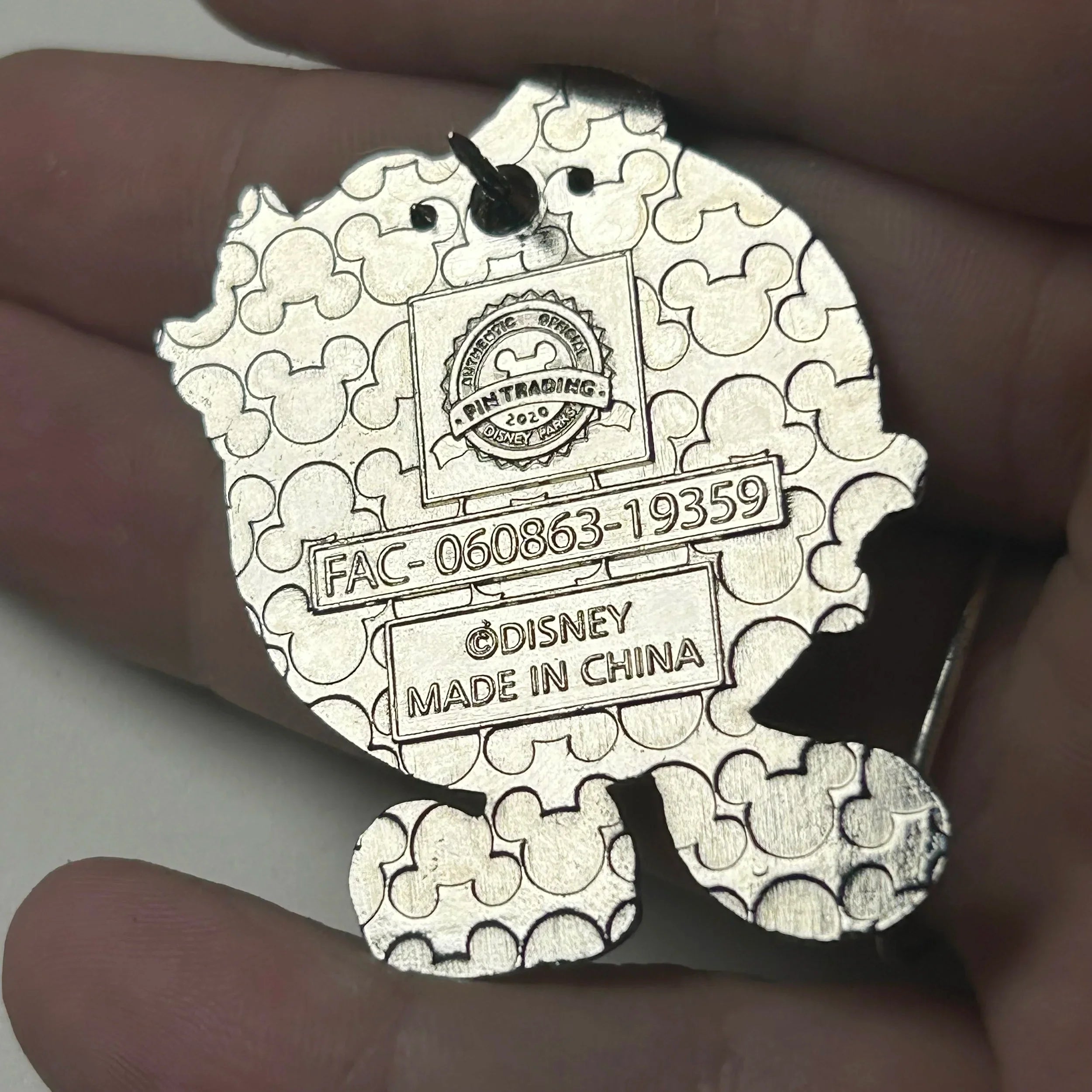 2020 - Minnie Mouse - With Butterfly - Explorer Series - Disney Pin