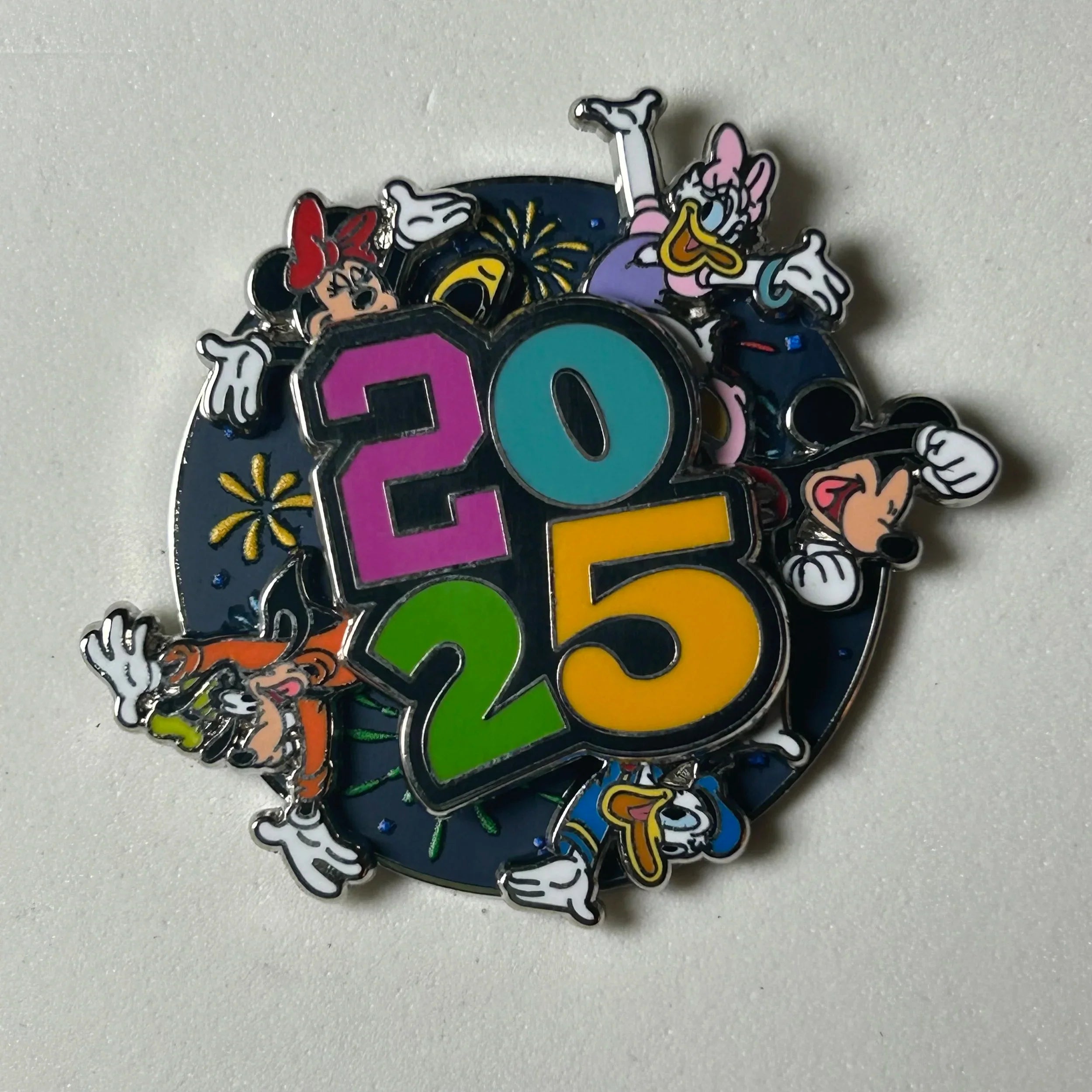 2025 - Mickey, Minnie, Goofy, Donald and Daisy - Spinner - Disney Pin