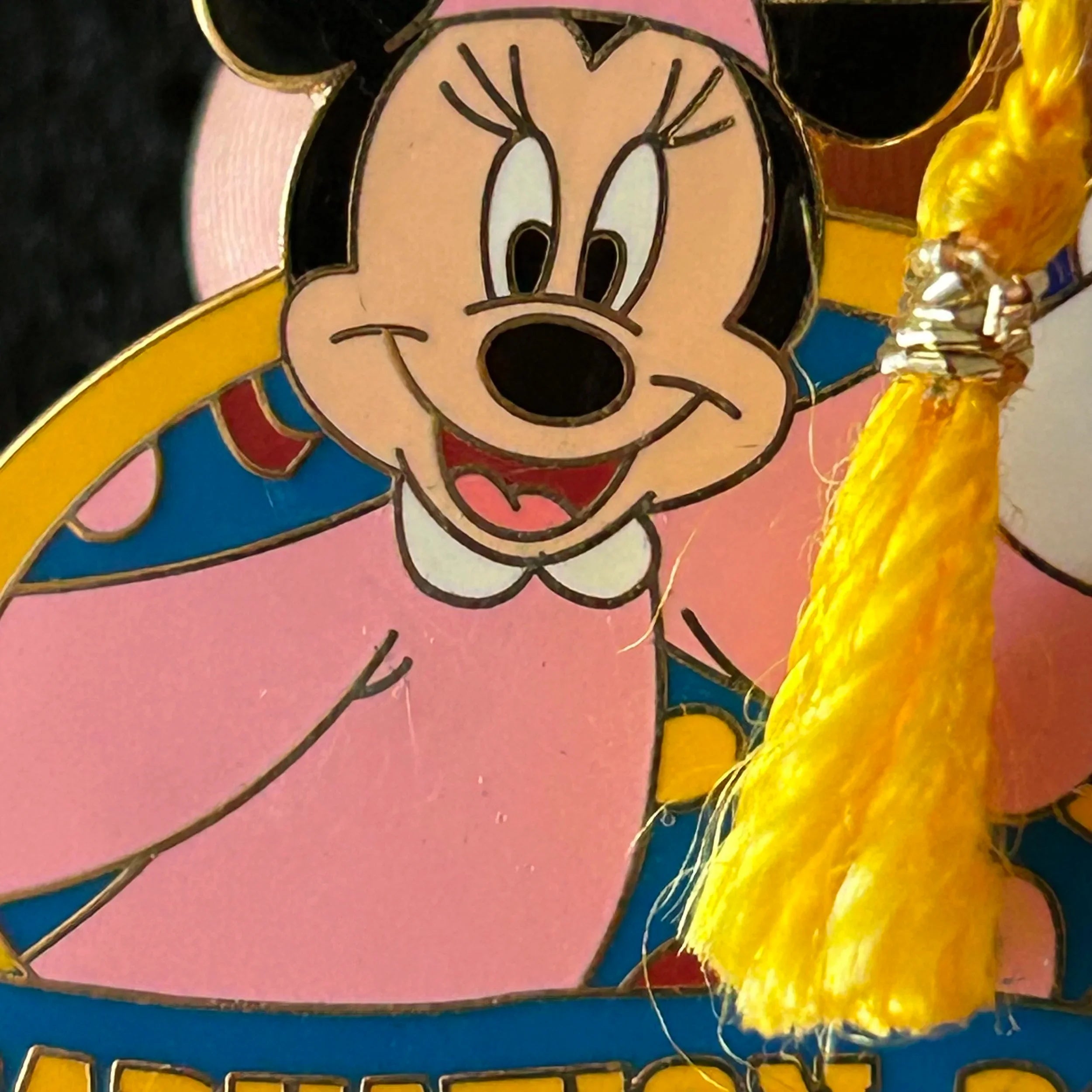 2002 - Minnie Mouse - Graduation - LE 5,000 - Disney Pin