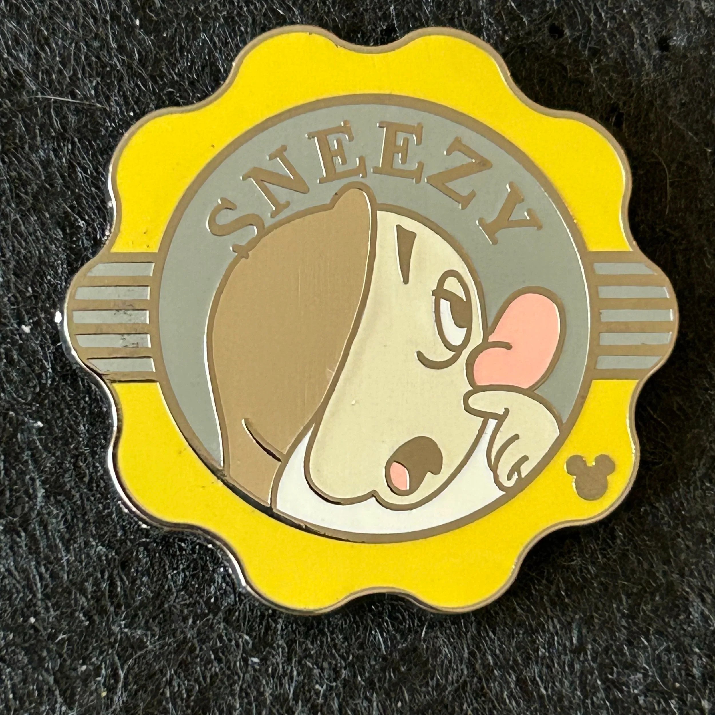 2018 - Sneezy - 7 Dwarfs - Hidden Mickey - Disney Pin