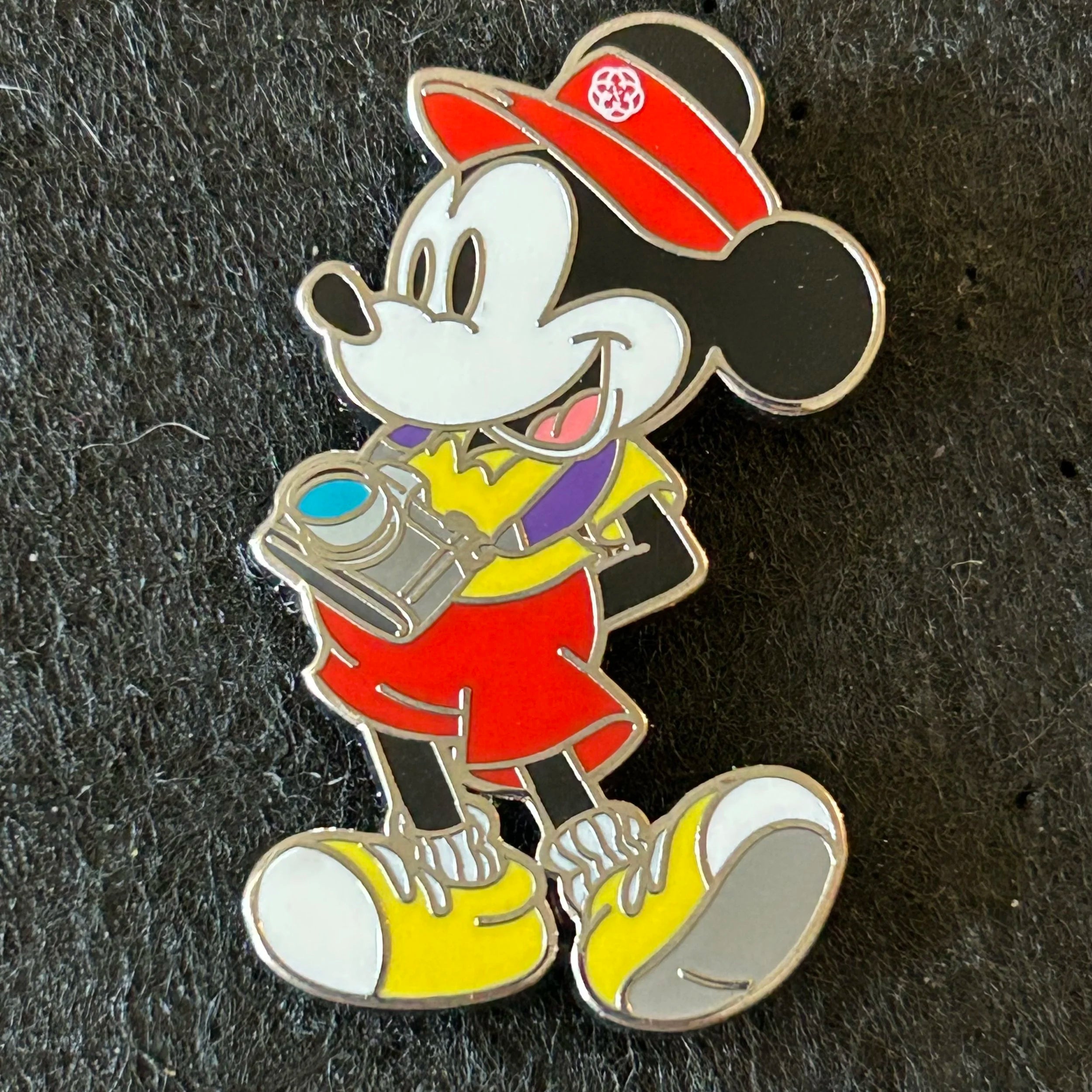 2025 - Mickey Mouse - Tourist - Epcot Series - Disney Pin