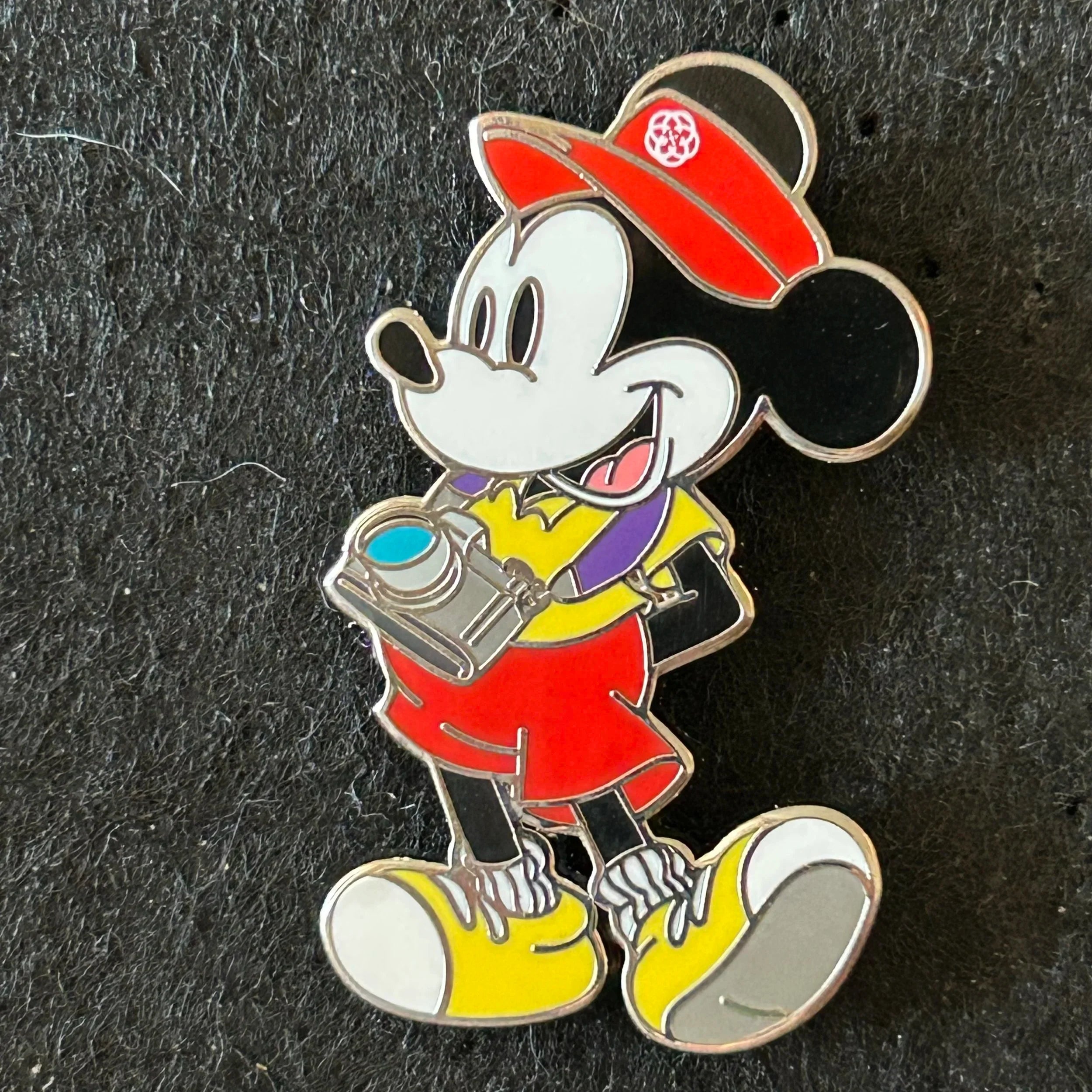 2025 - Mickey Mouse - Tourist - Epcot Series - Disney Pin