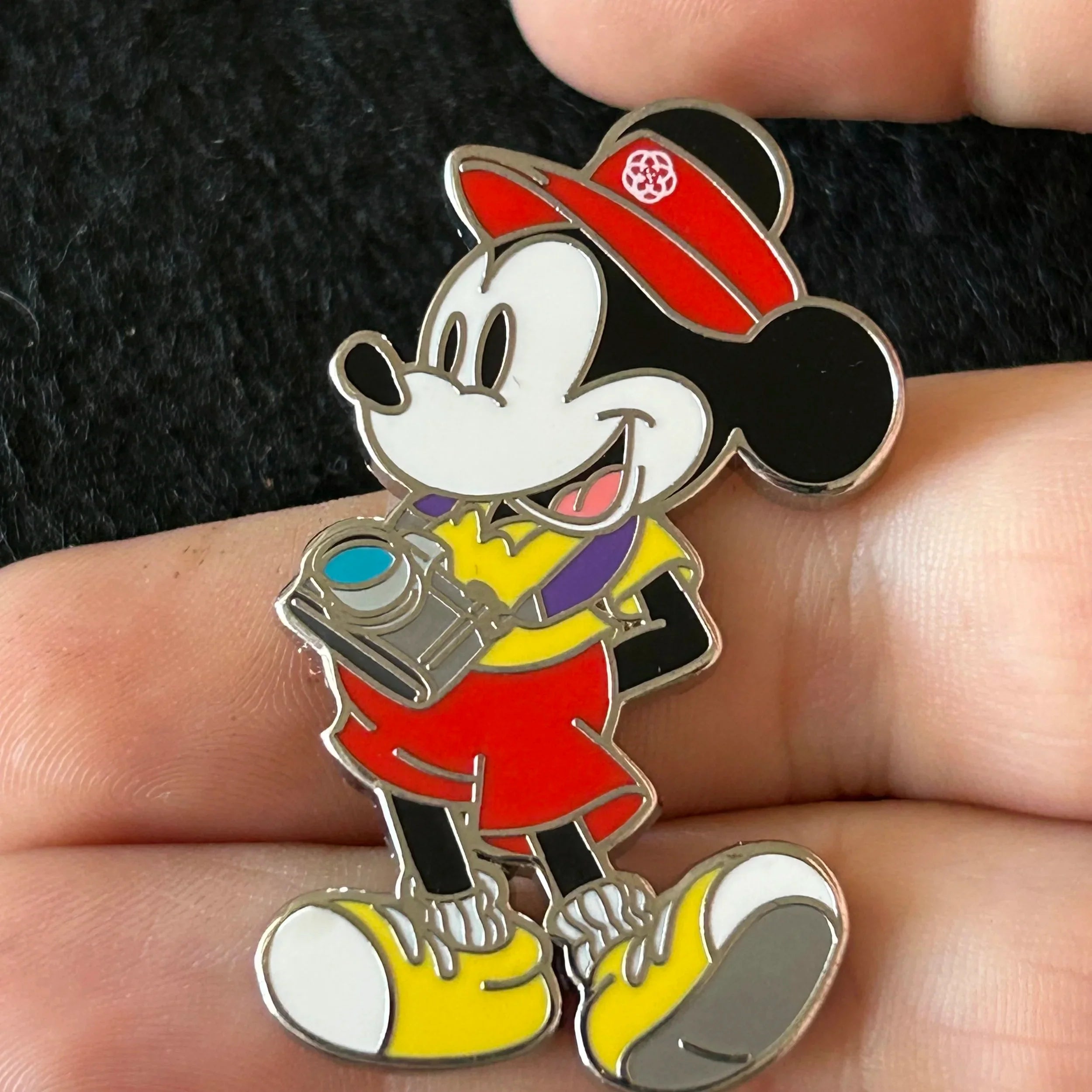 2025 - Mickey Mouse - Tourist - Epcot Series - Disney Pin